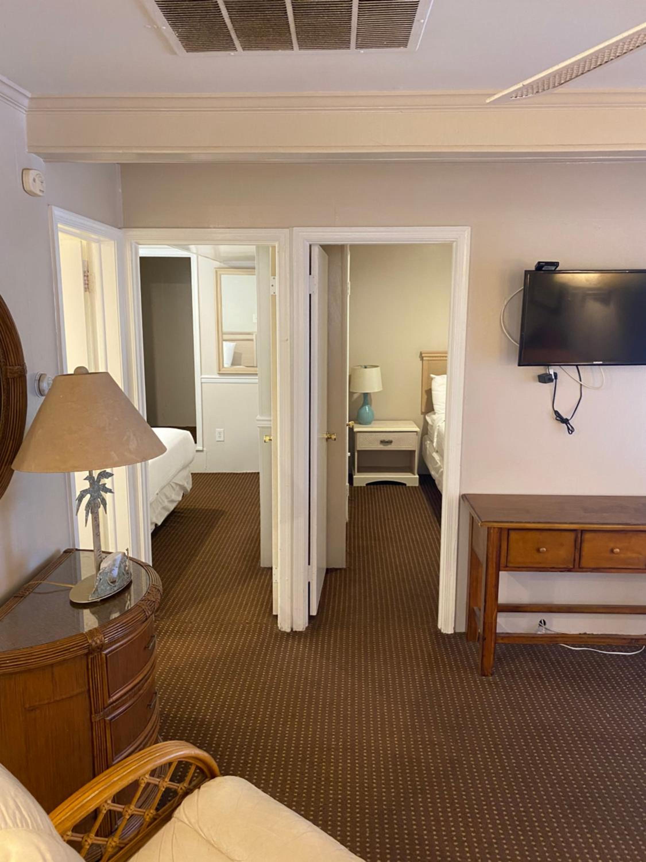 The Admiral Hotel/Motel view 4