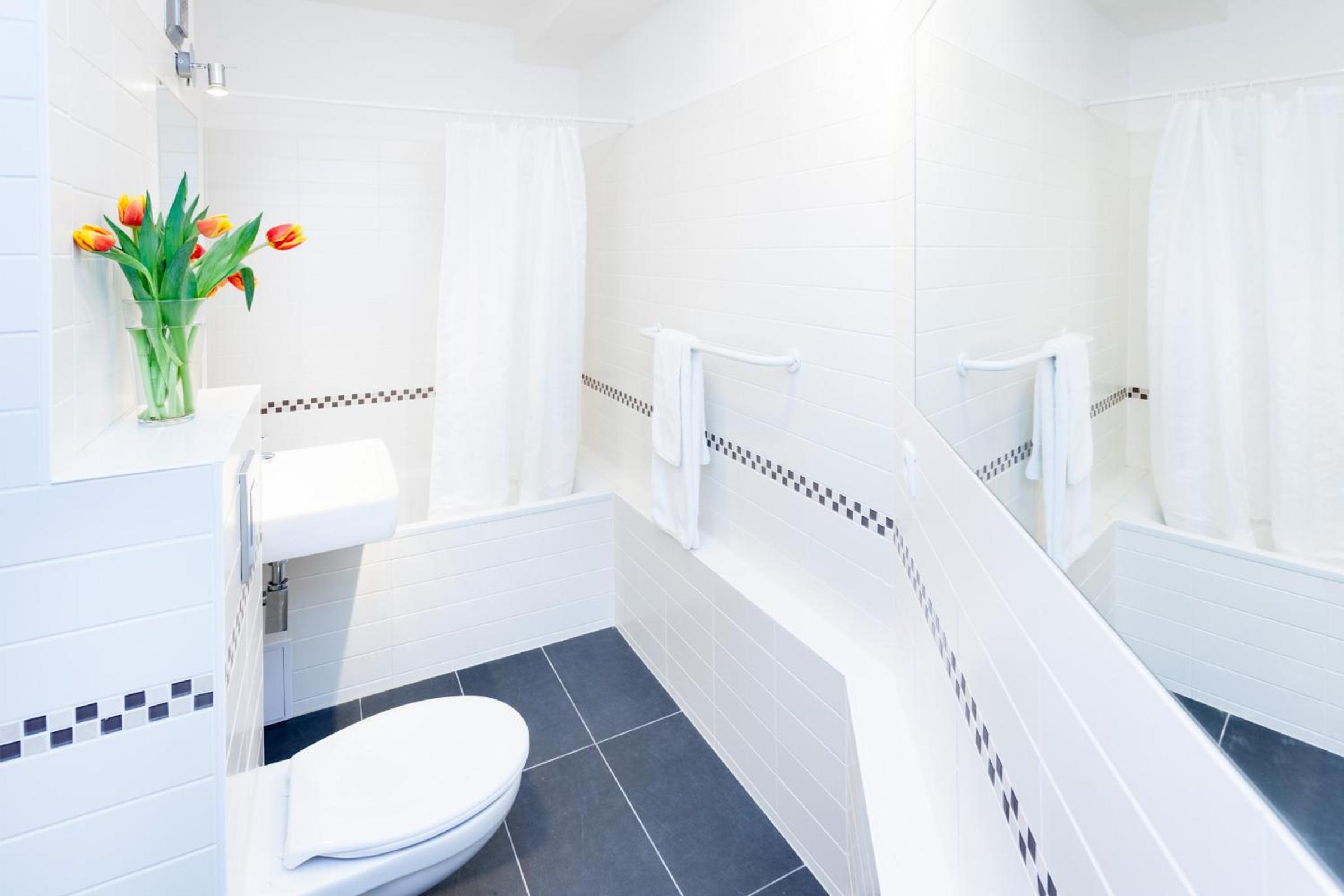 The Maybach - rooftop living XBerg, 1BR, 1 living room, group & family friendly, 2 - 4 Guests