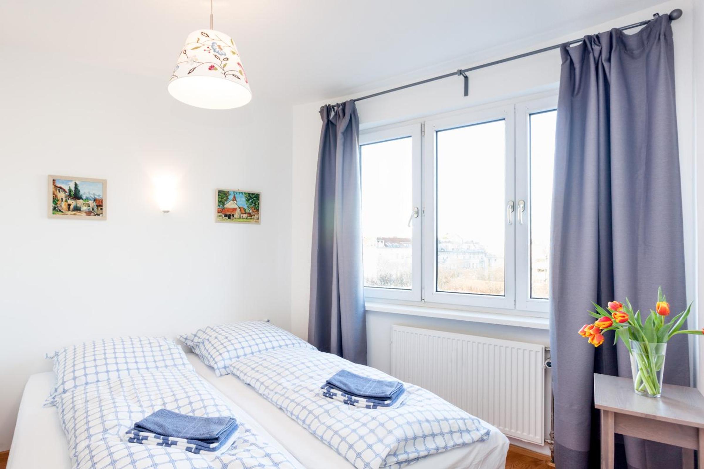 The Maybach - rooftop living XBerg, 1BR, 1 living room, group & family friendly, 2 - 4 Guests