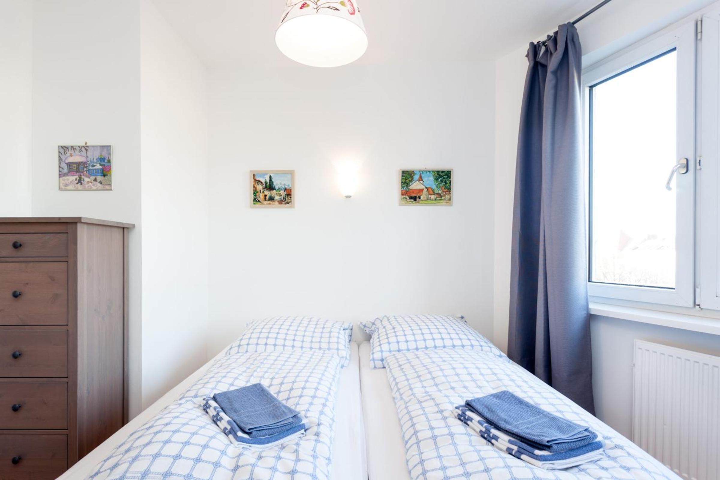The Maybach - rooftop living XBerg, 1BR, 1 living room, group & family friendly, 2 - 4 Guests