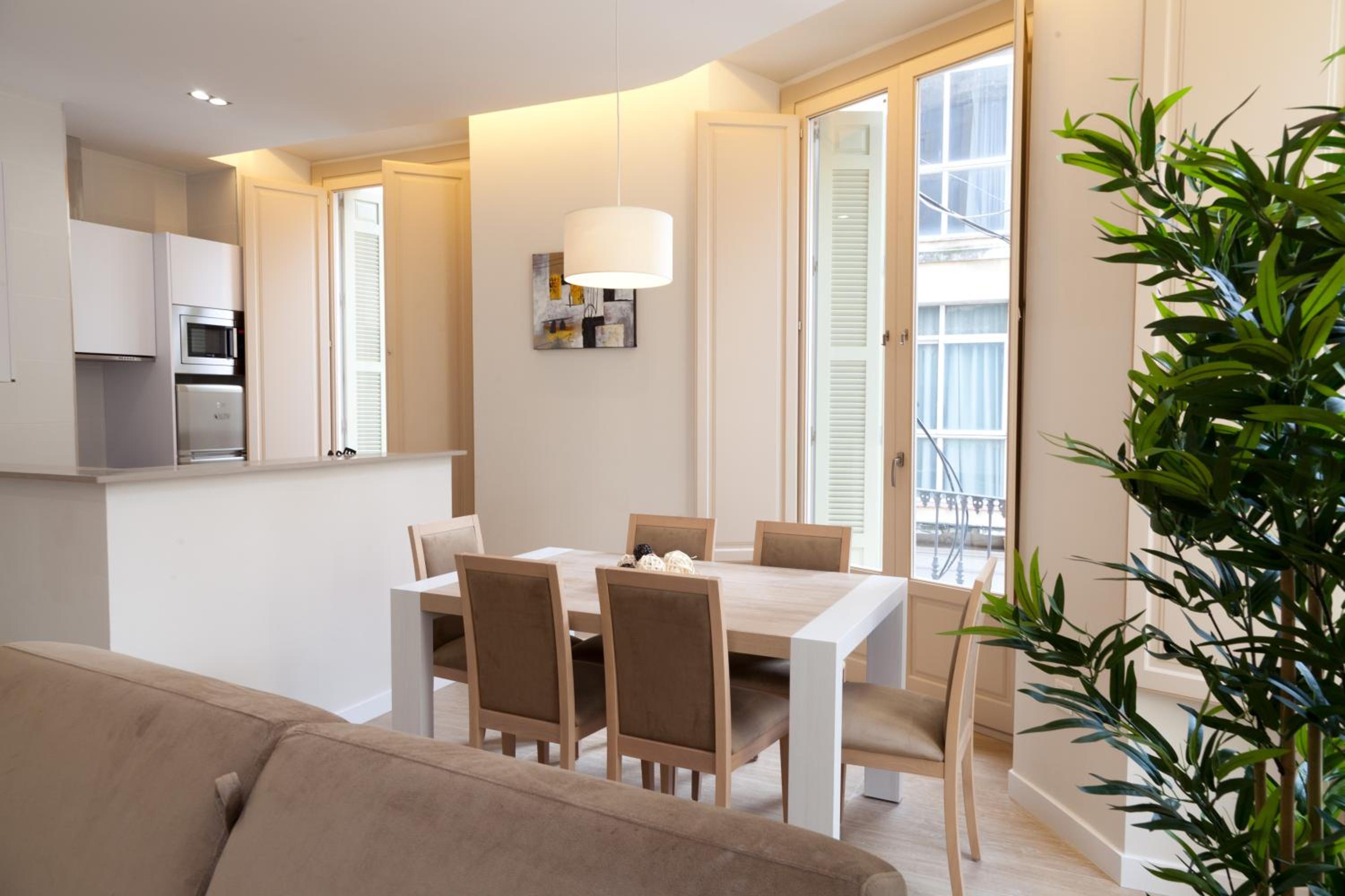 Apartamentos Pinar Málaga Centro - Carretería