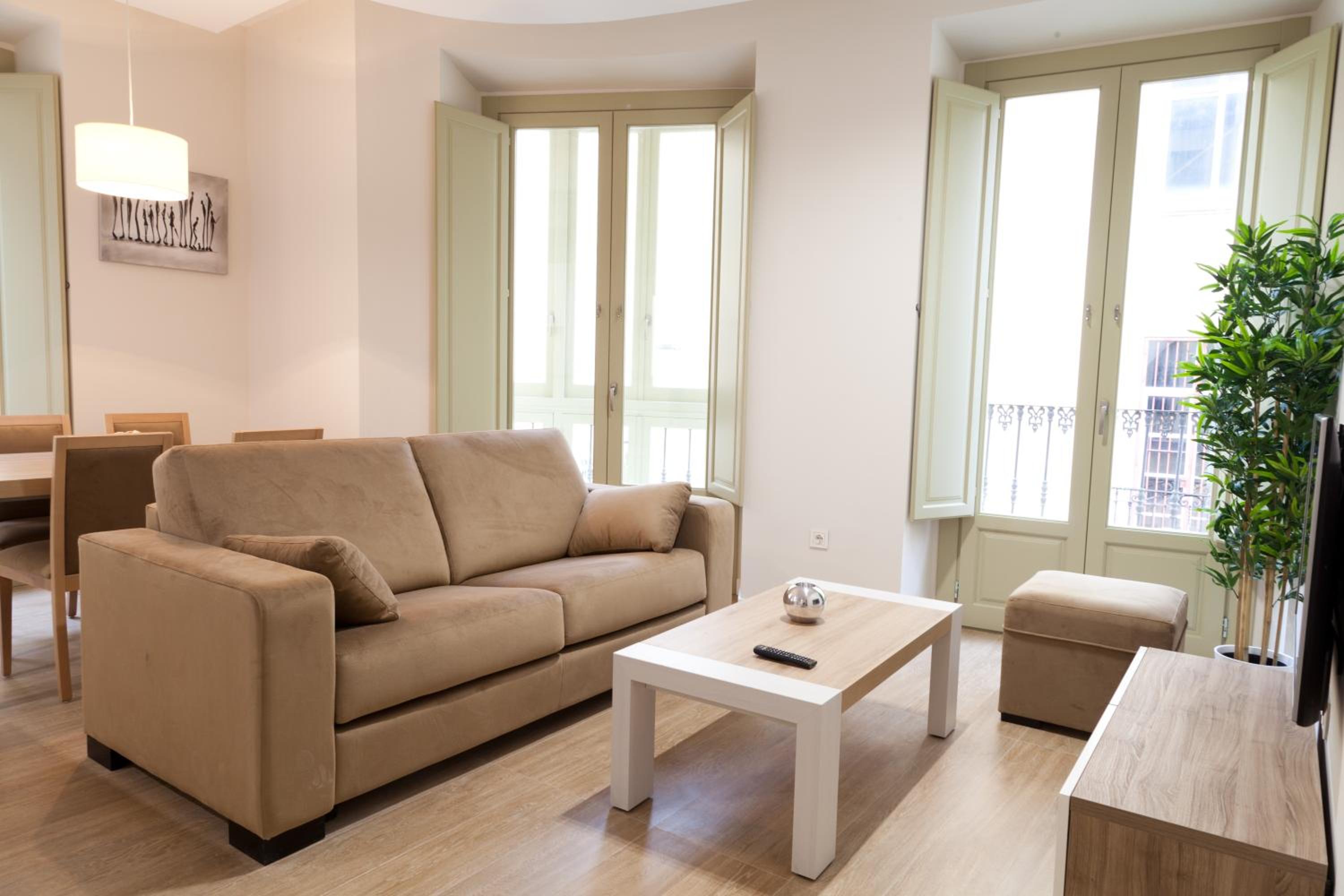 Apartamentos Pinar Málaga Centro - Carretería