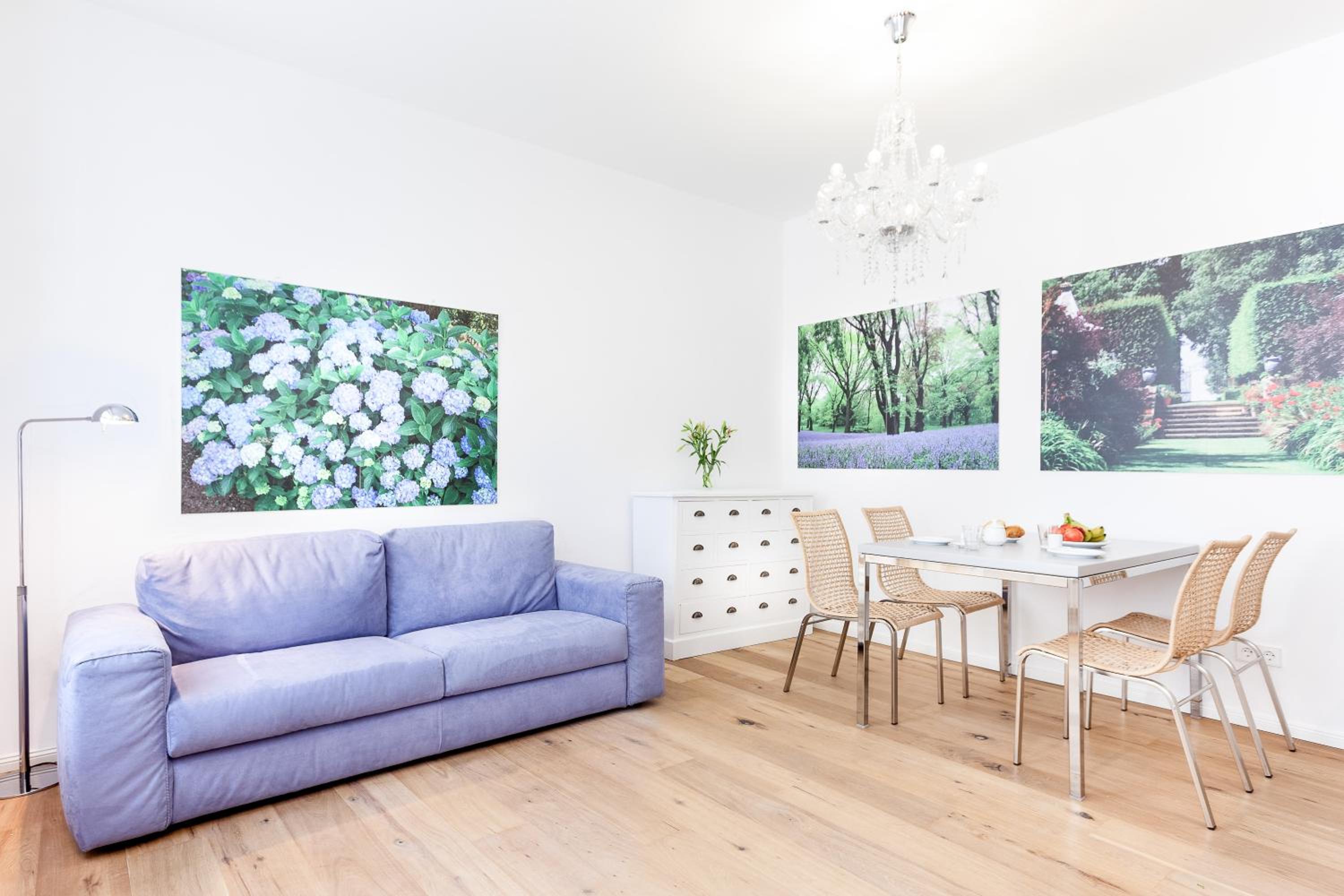Lofty Torstr Apartments, 4 unique units from 1-3 bedrooms in Mitte, ideal for families & groups, from 2 up to 8 Guests