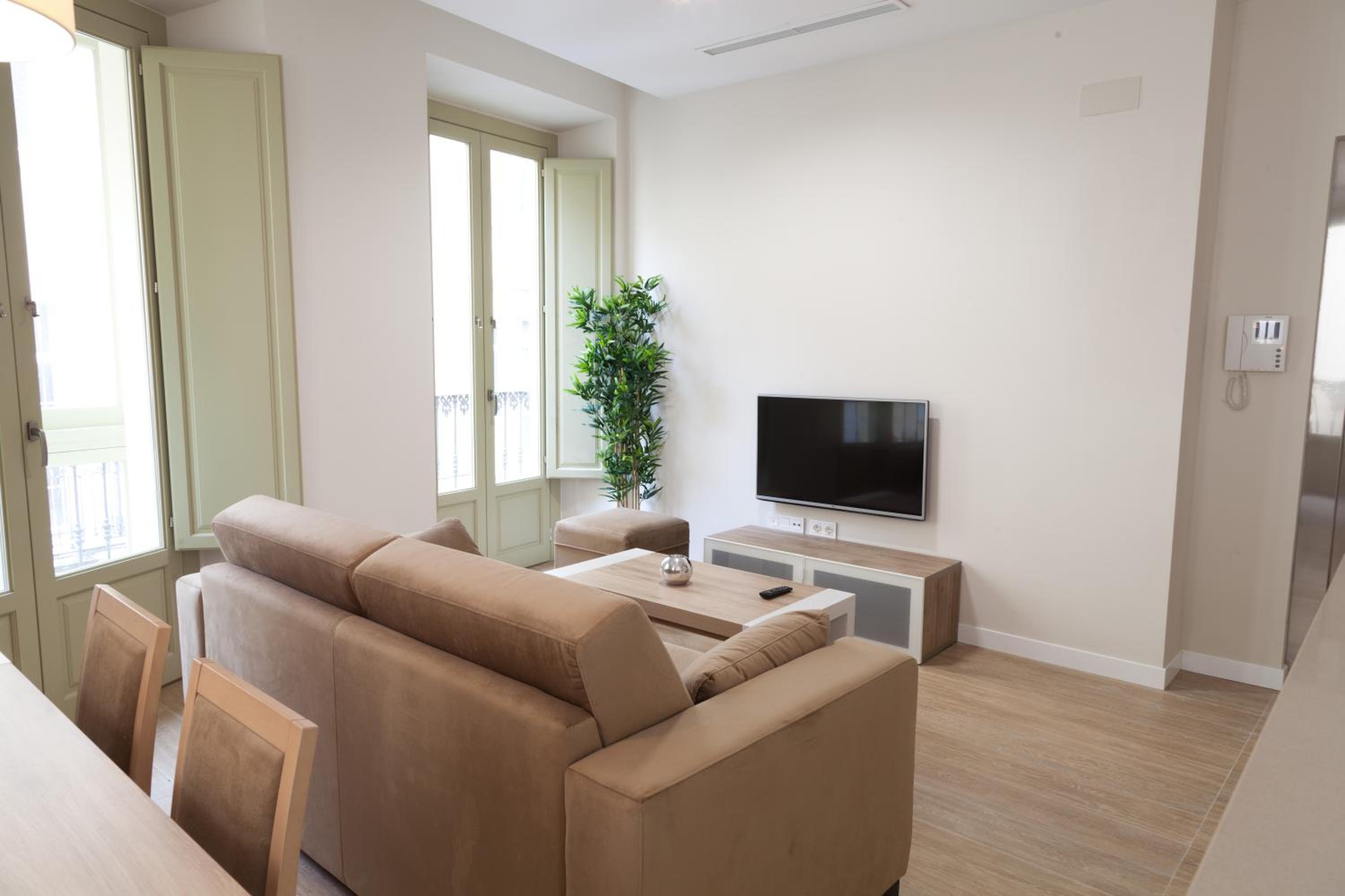 Apartamentos Pinar Málaga Centro - Carretería