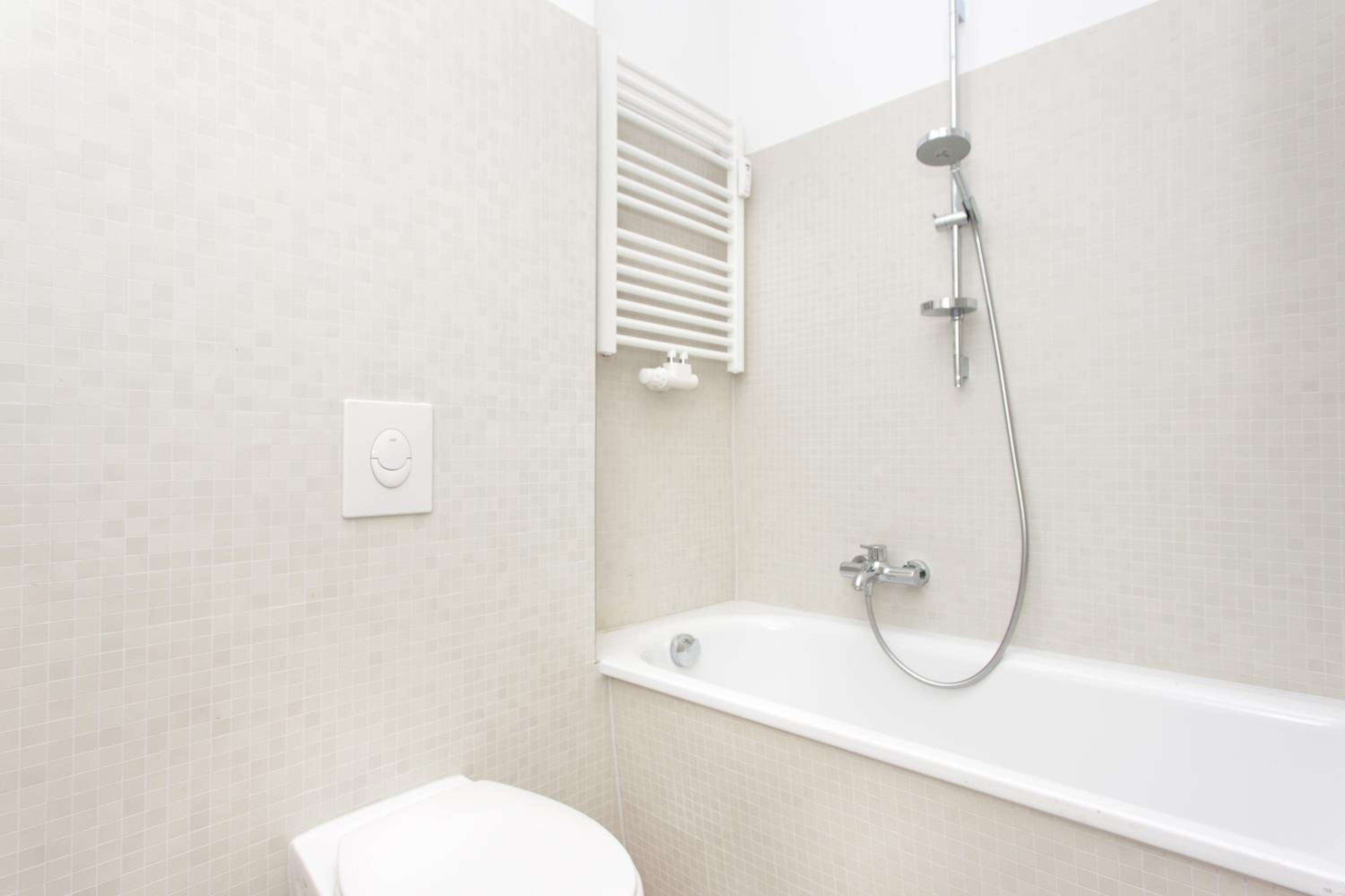 Lofty Torstr Apartments, 4 unique units from 1-3 bedrooms in Mitte, ideal for families & groups, from 2 up to 8 Guests