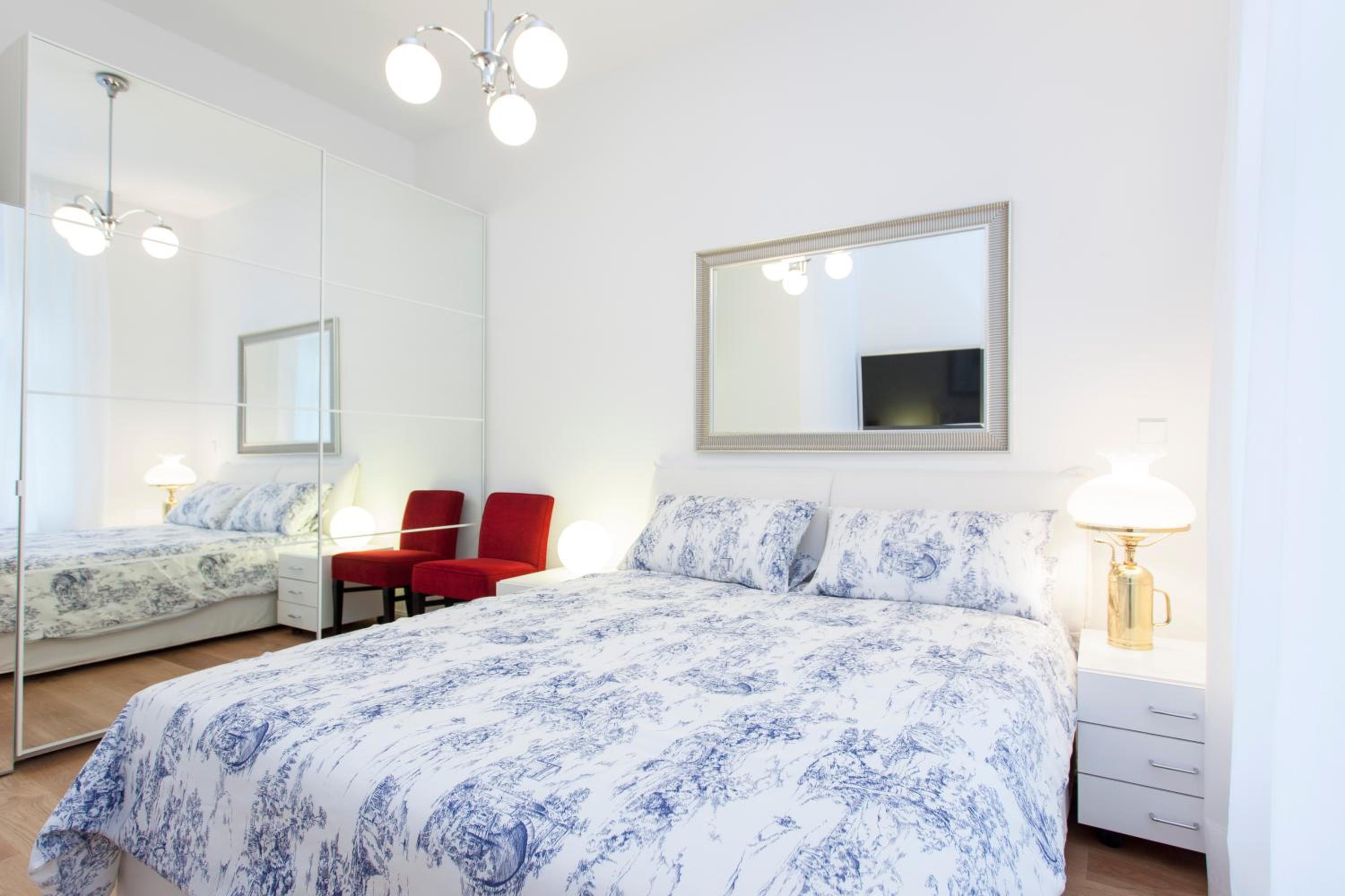 Lofty Torstr Apartments, 4 unique units from 1-3 bedrooms in Mitte, ideal for families & groups, from 2 up to 8 Guests