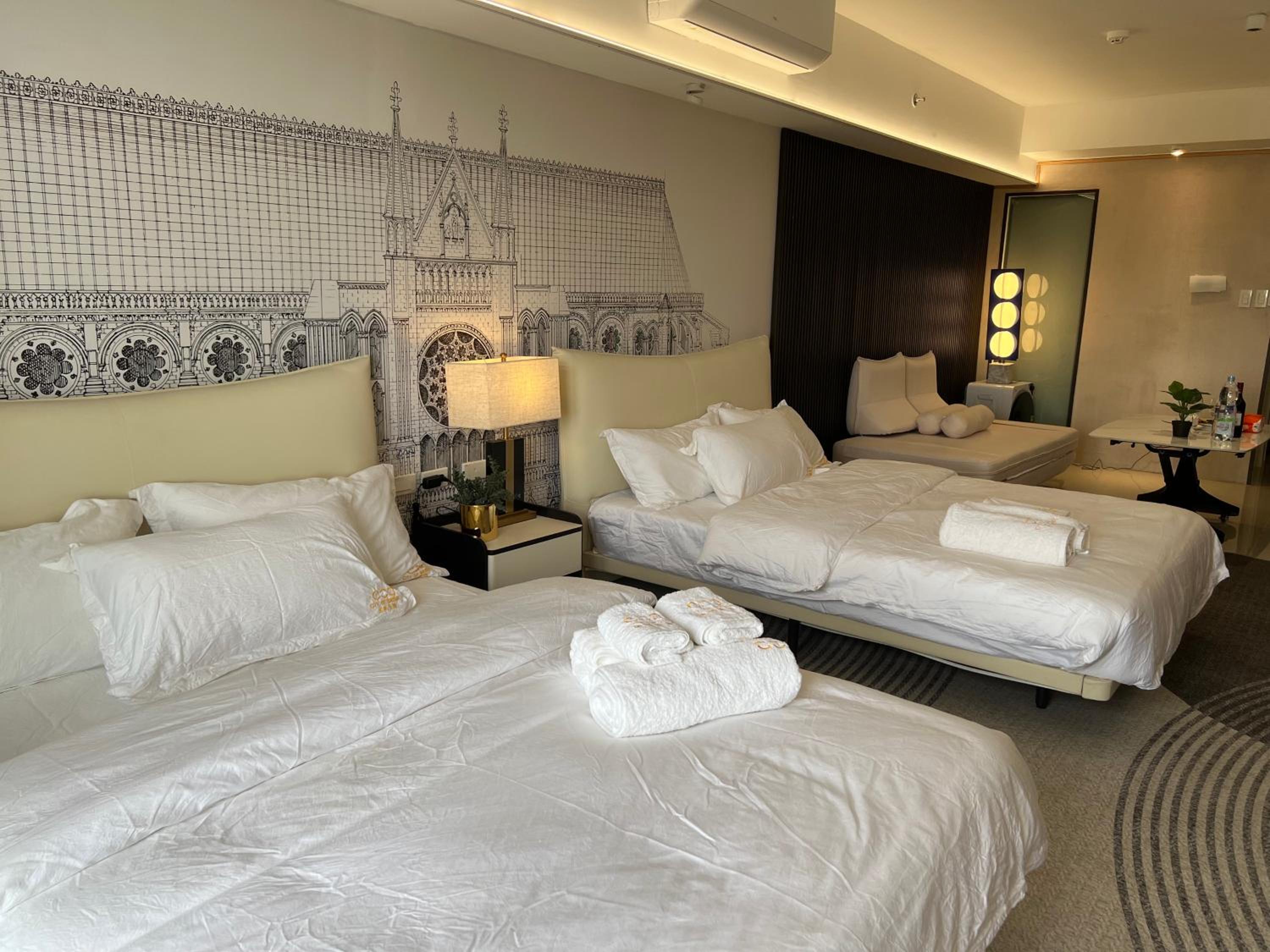 Luxurious Style Apartment cross to Okada and near City of Dreams, Solaire, MOA, and Airport