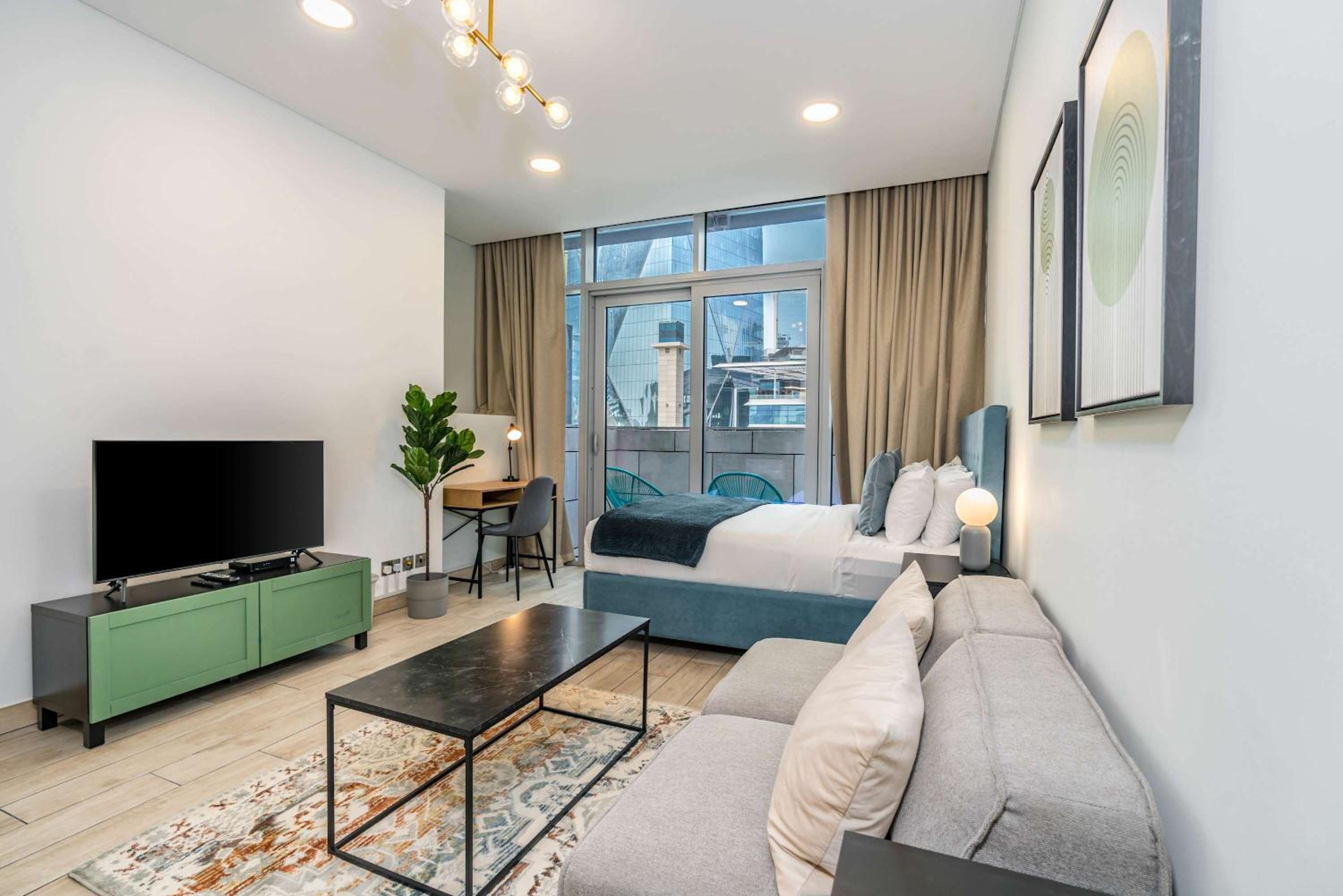 Silkhaus newly furnished studio facing DIFC with pool and gym access — Dubai photo 2