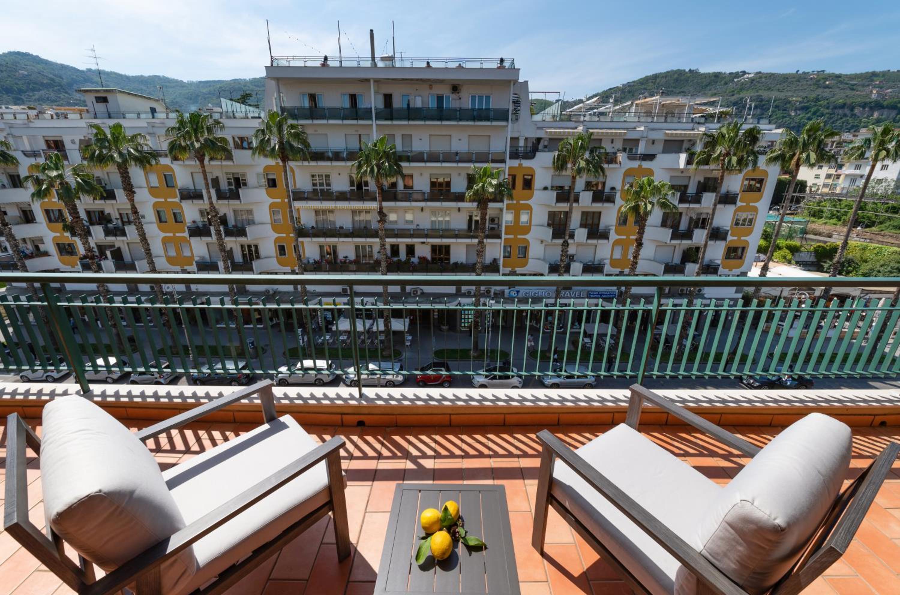 A I R Sorrento Luxury House