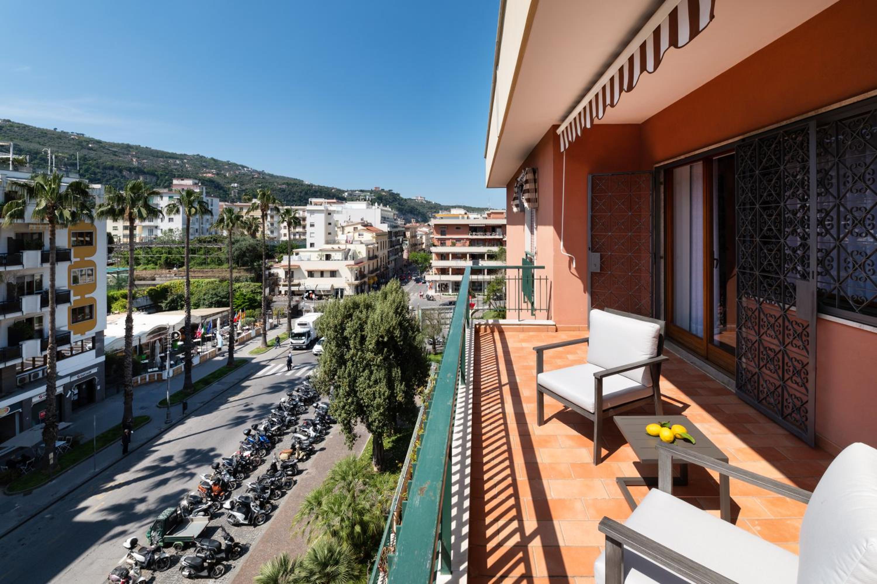 A I R Sorrento Luxury House