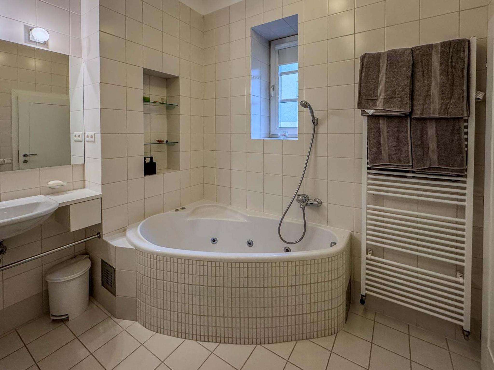 Apartment 29 Old Town, 2 Bathrooms, AC, Quiet