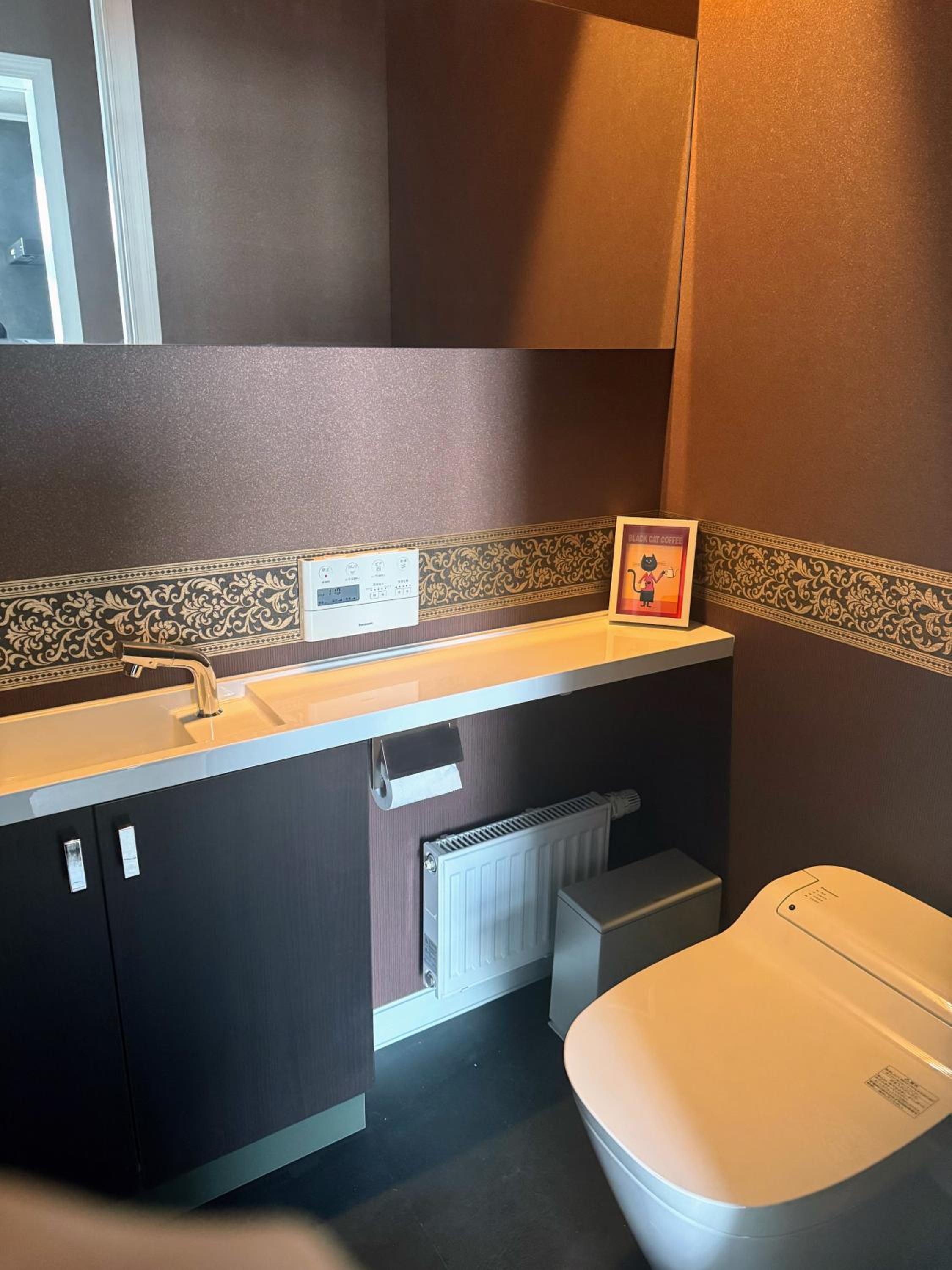 BIEI TERRACE 1st Floor - 1F専用独立玄関 - 1F占有78平米大型ワンルーム- ソファベッド7台, 170型米Valerion社製最新シアター動画視聴, 無料Wi-Fi, シャワー, ミニキッチン付き - 駅前通り沿い -