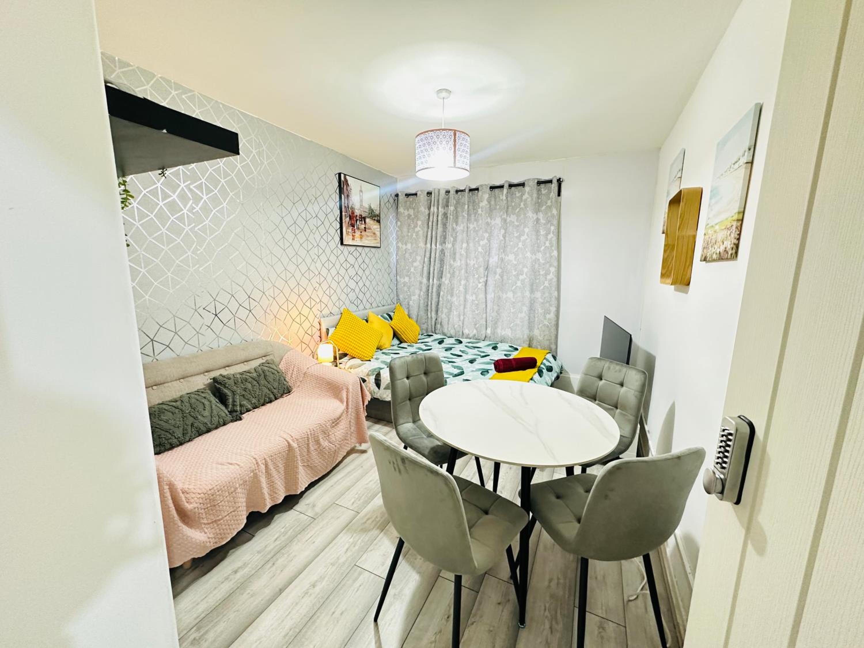 Flat in Aldgate East, London