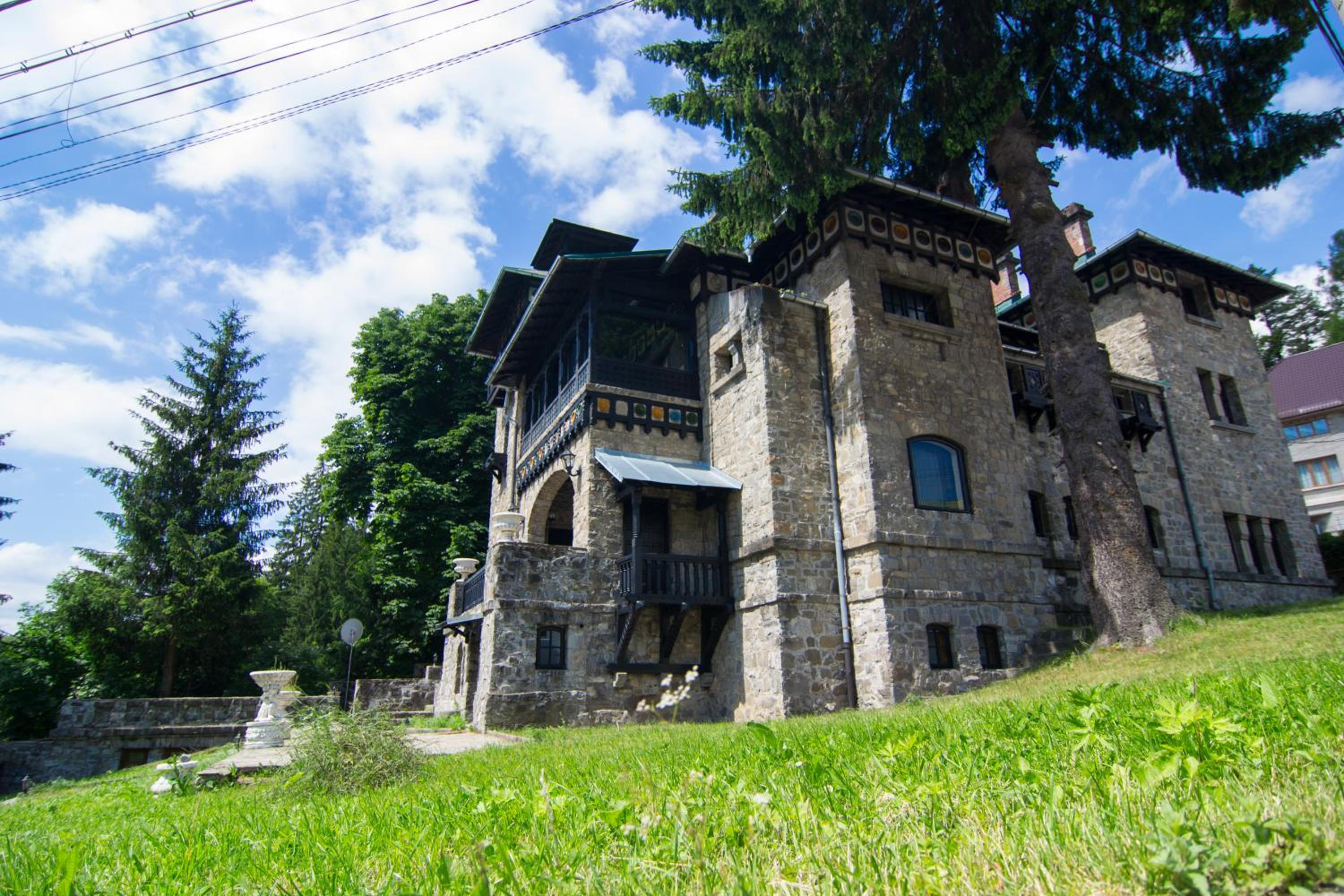 Casa Cu Farfurii view 3