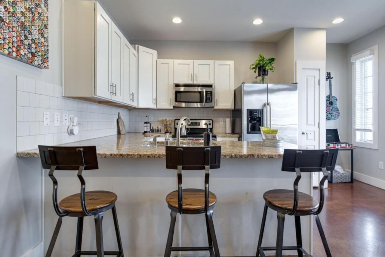 Corner KING - KING size beds Close to Vandy & Broadway