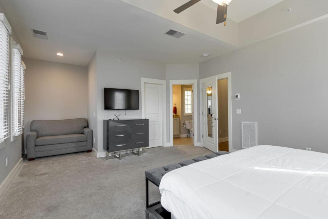 Corner KING - KING size beds Close to Vandy & Broadway