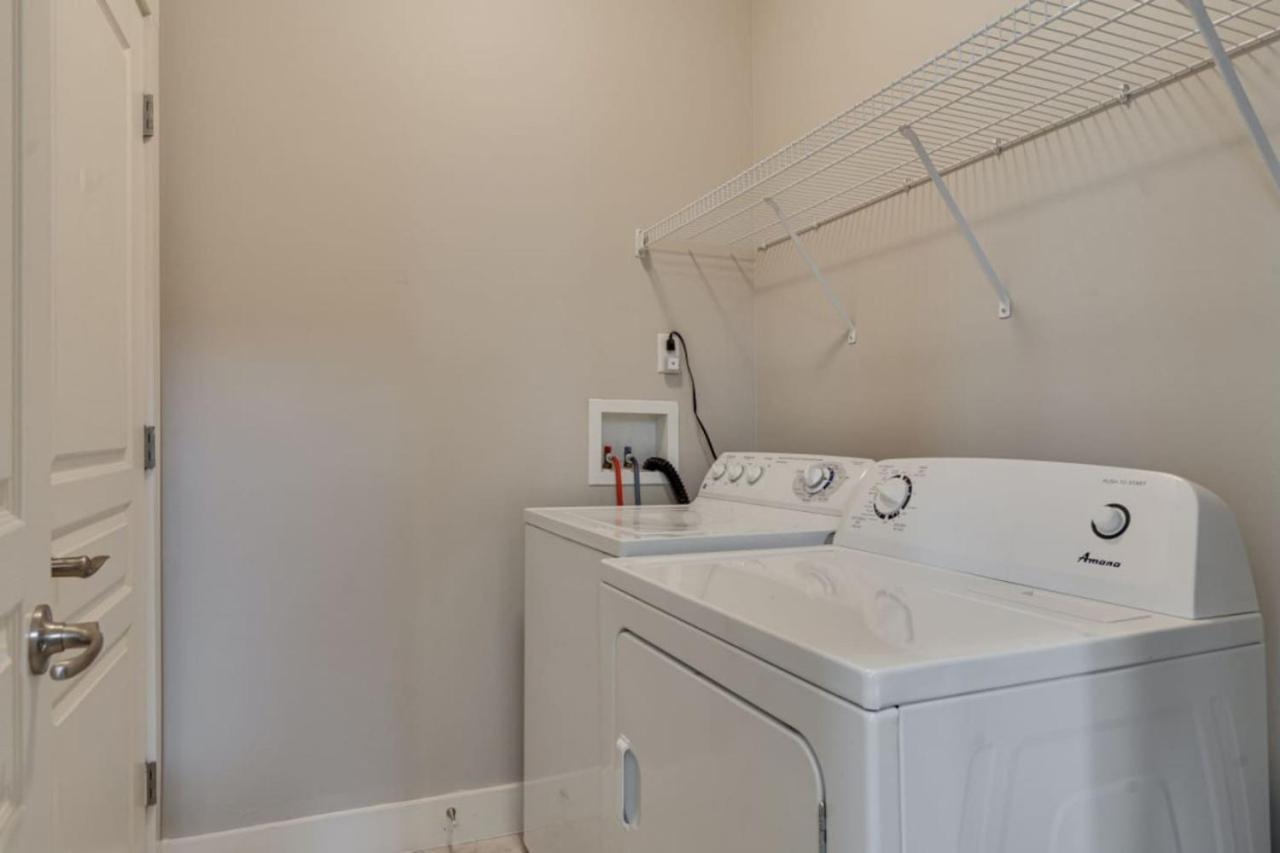 Corner KING - KING size beds Close to Vandy & Broadway