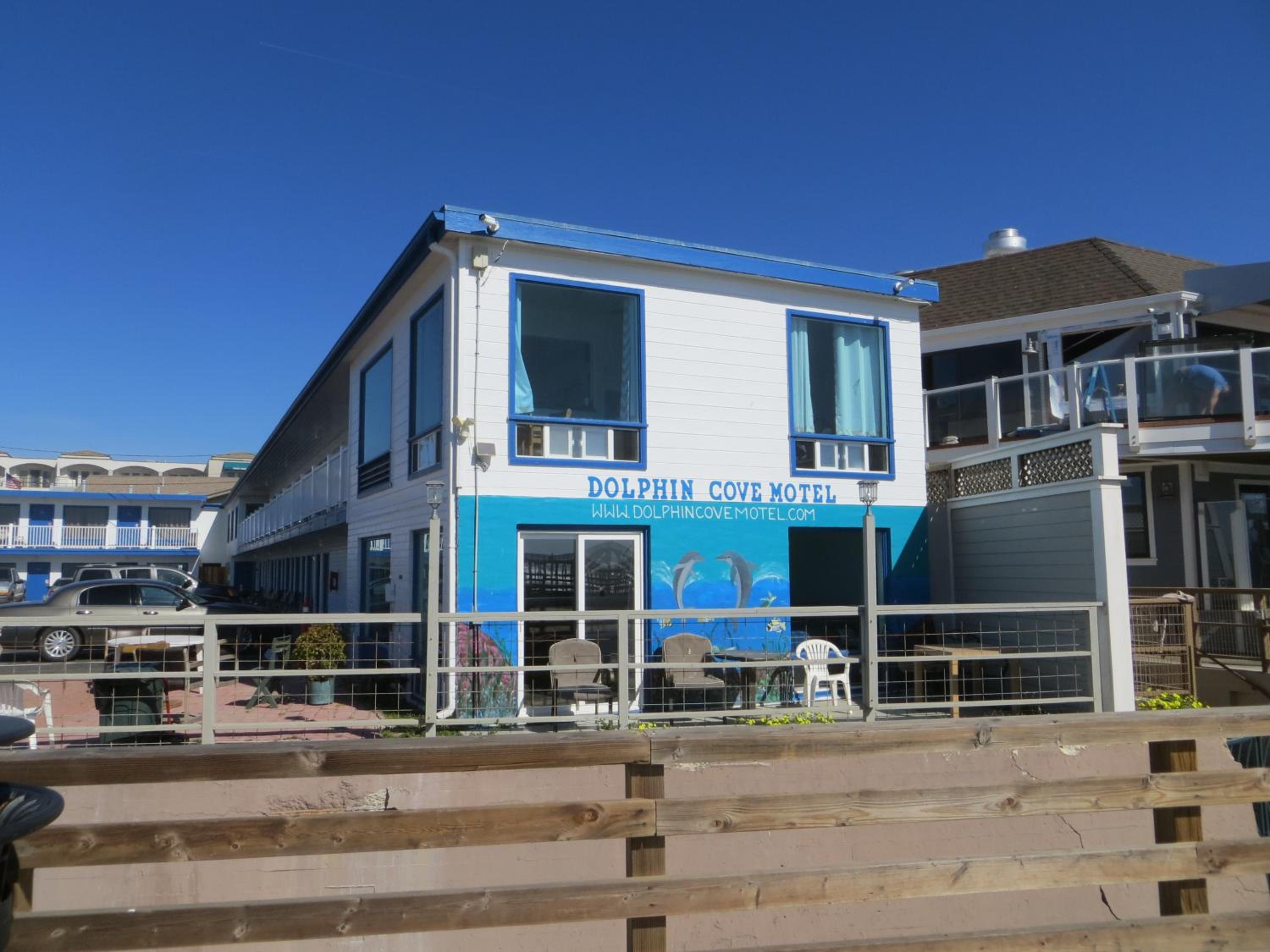 Dolphin Cove Motel