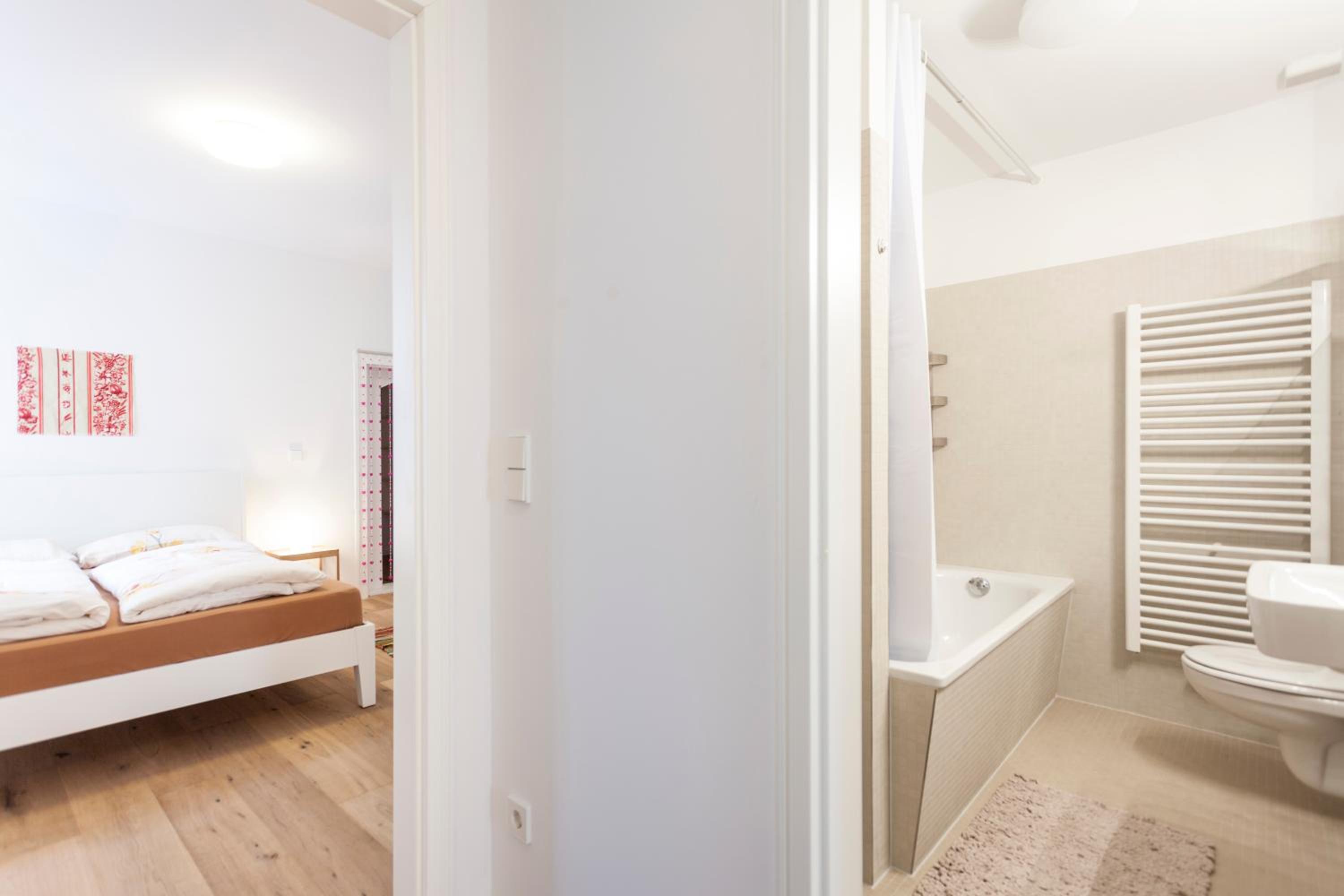 Lofty Torstr Apartments, 4 unique units from 1-3 bedrooms in Mitte, ideal for families & groups, from 2 up to 8 Guests