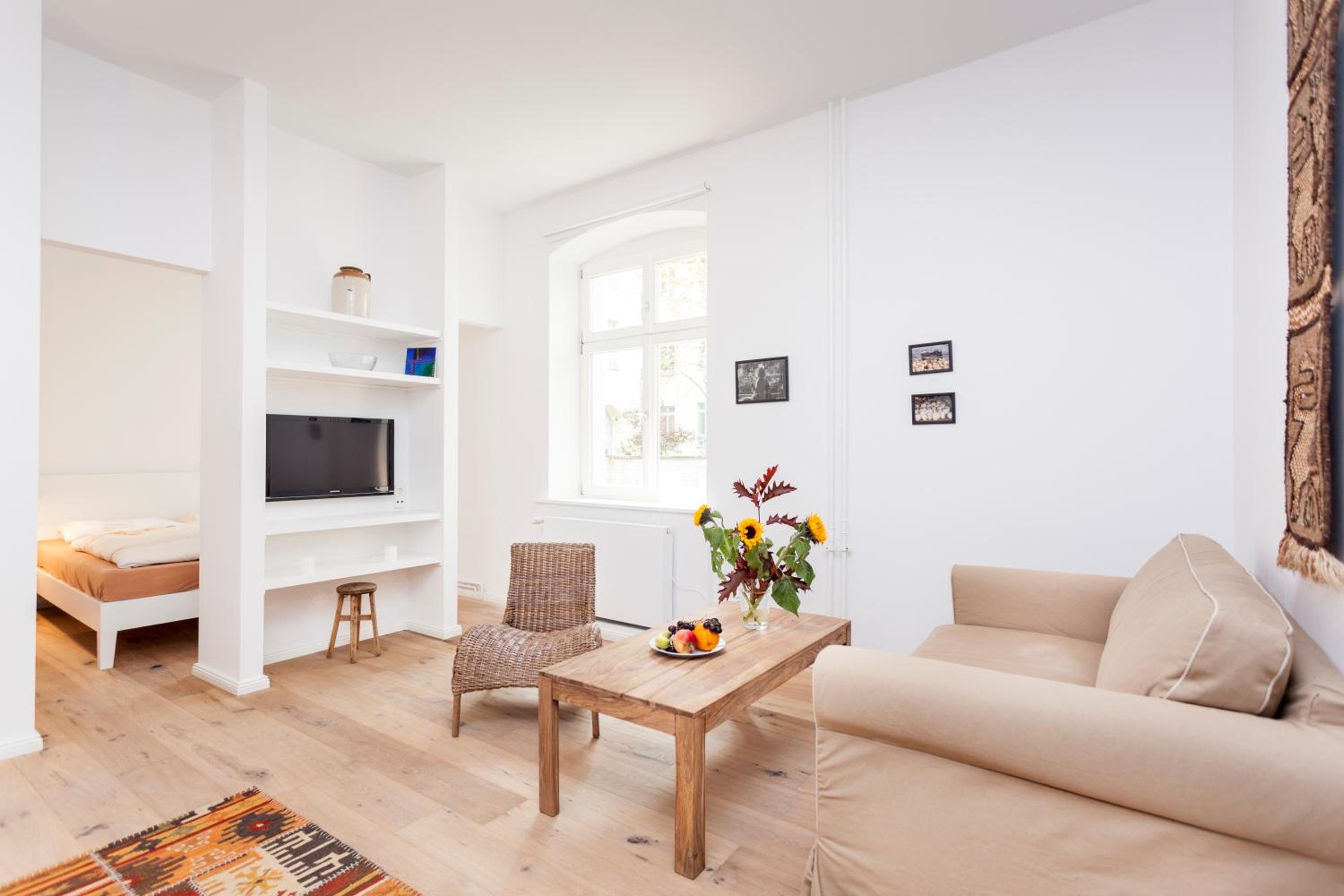 Lofty Torstr Apartments, 4 unique units from 1-3 bedrooms in Mitte, ideal for families & groups, from 2 up to 8 Guests