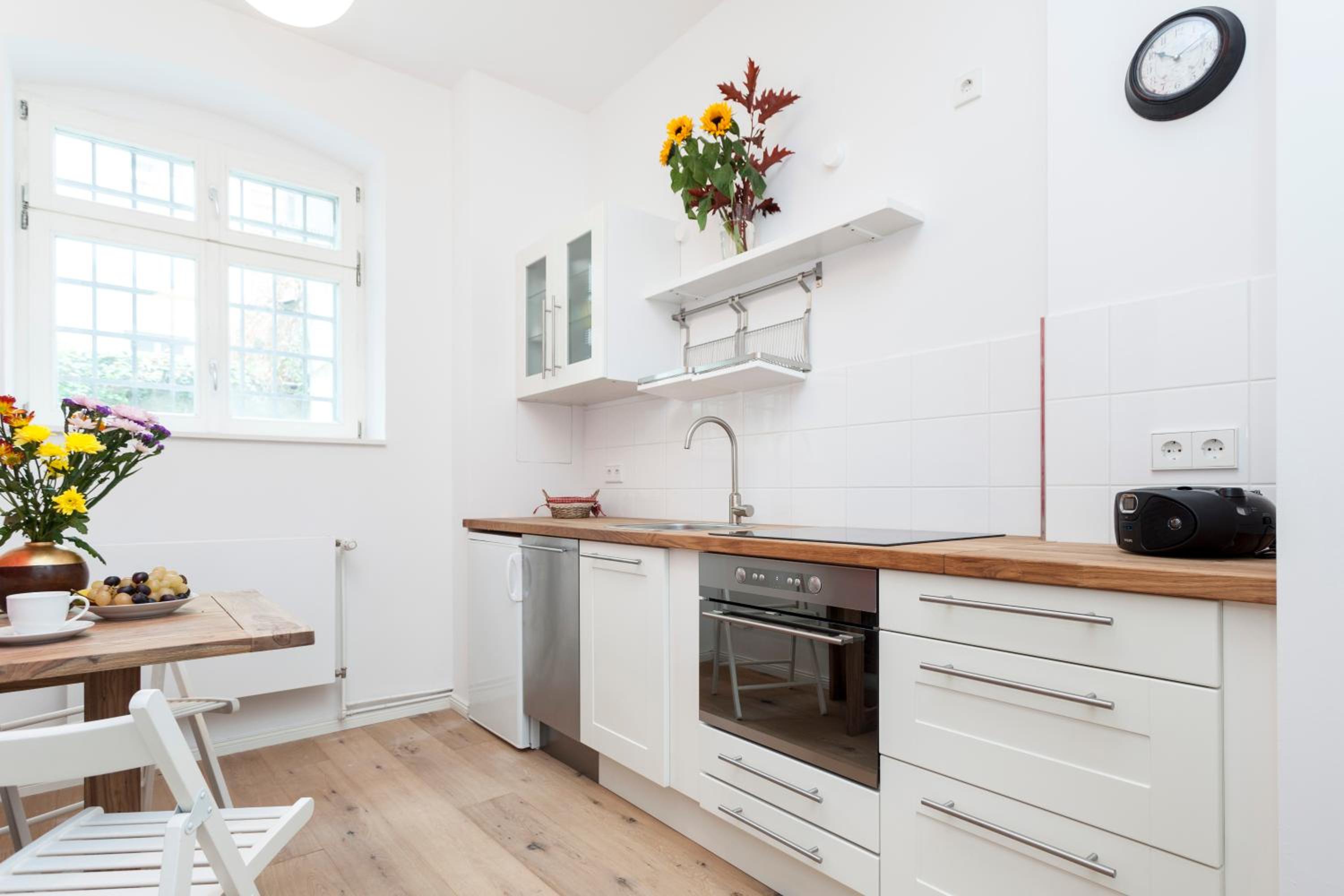 Lofty Torstr Apartments, 4 unique units from 1-3 bedrooms in Mitte, ideal for families & groups, from 2 up to 8 Guests