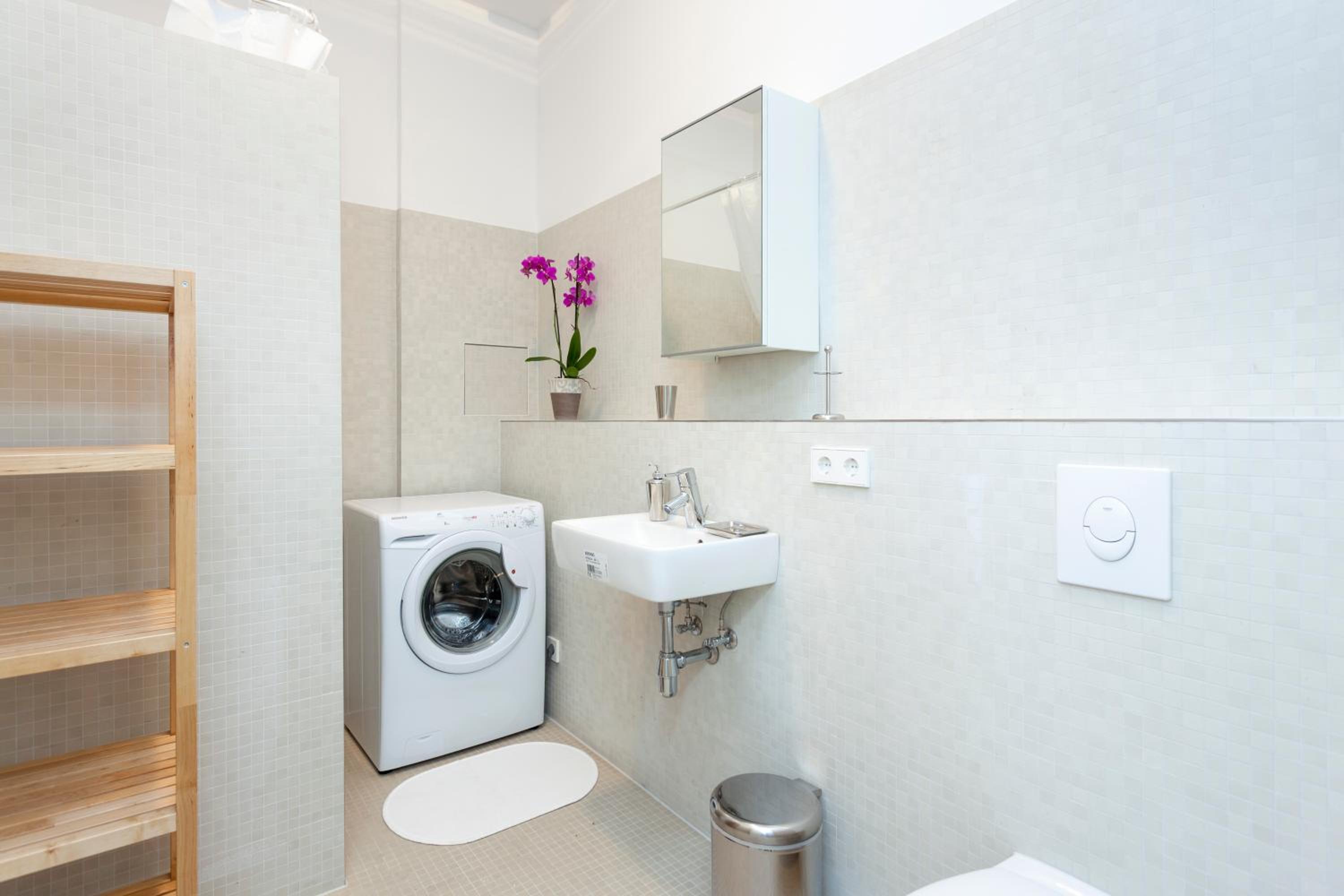 Lofty Torstr Apartments, 4 unique units from 1-3 bedrooms in Mitte, ideal for families & groups, from 2 up to 8 Guests