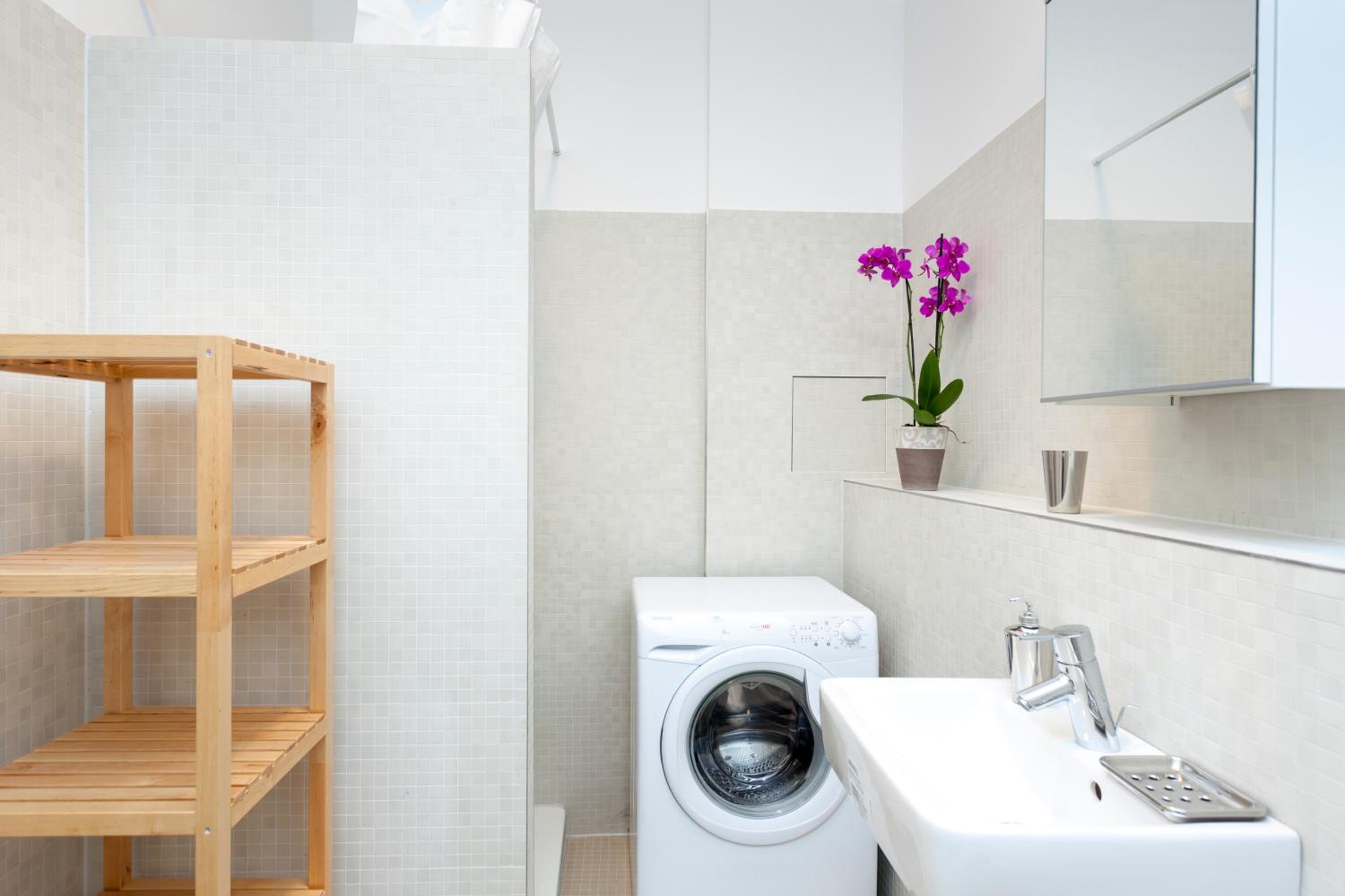Lofty Torstr Apartments, 4 unique units from 1-3 bedrooms in Mitte, ideal for families & groups, from 2 up to 8 Guests