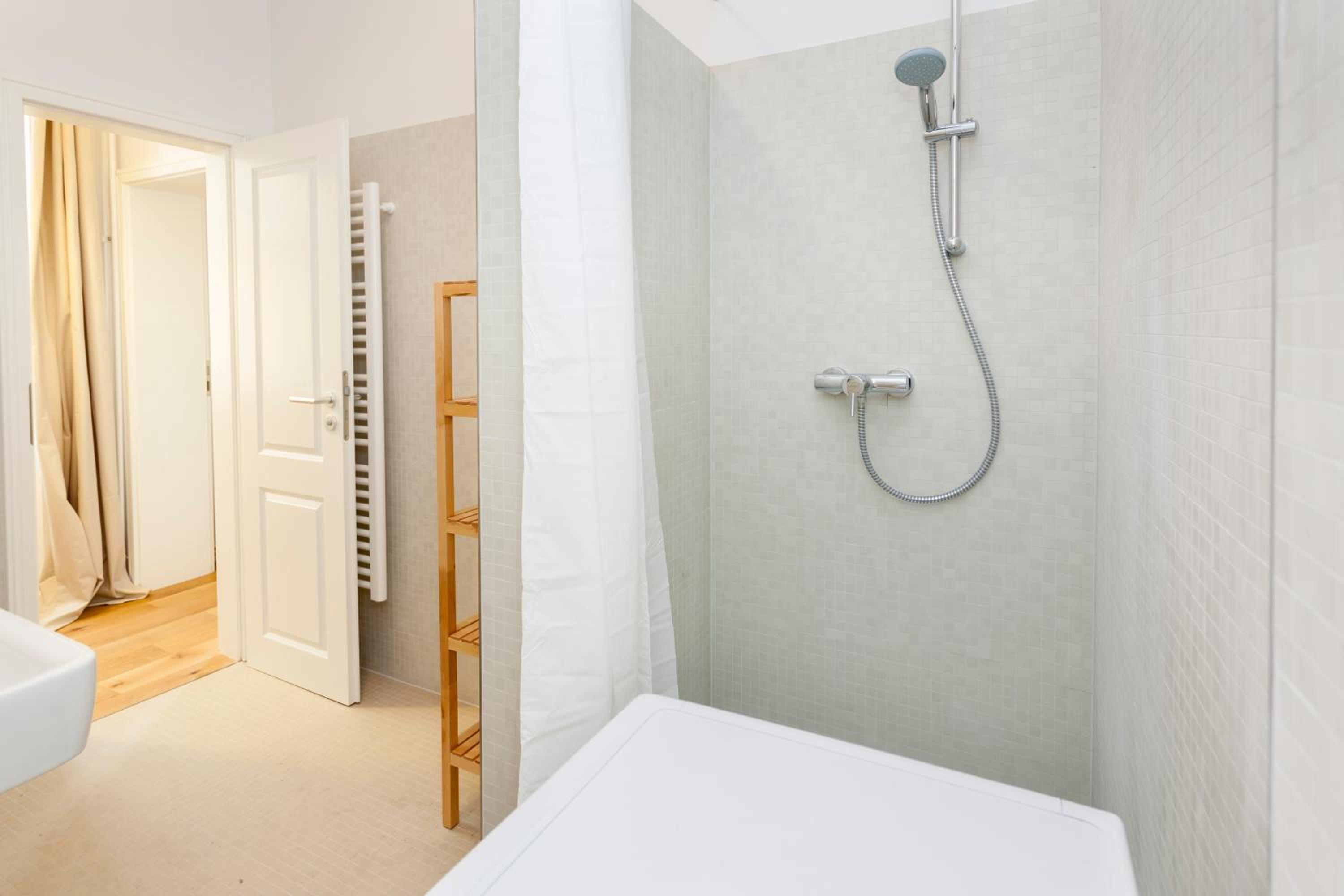 Lofty Torstr Apartments, 4 unique units from 1-3 bedrooms in Mitte, ideal for families & groups, from 2 up to 8 Guests