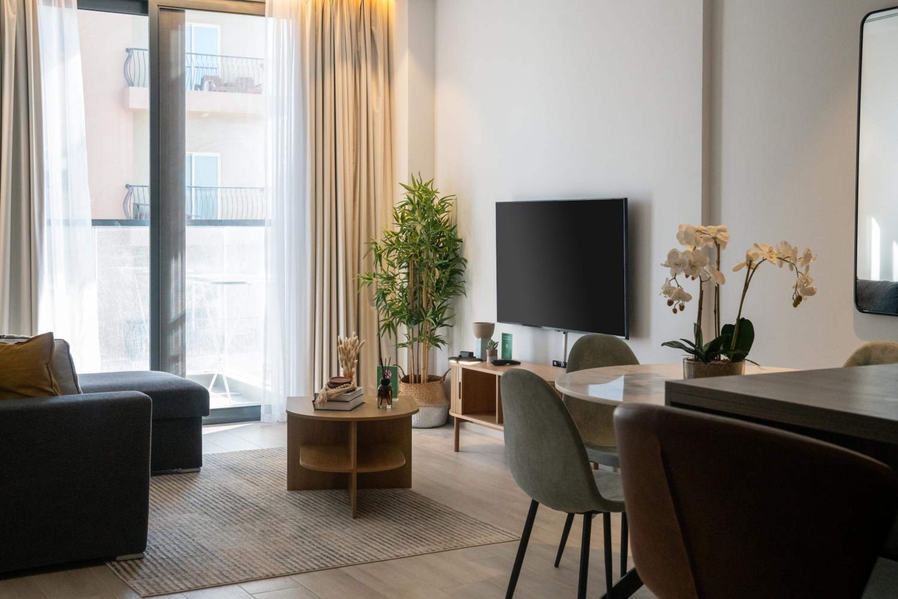 Comfy 1BR w Cinema Room Business Centre Pool Table and Sauna