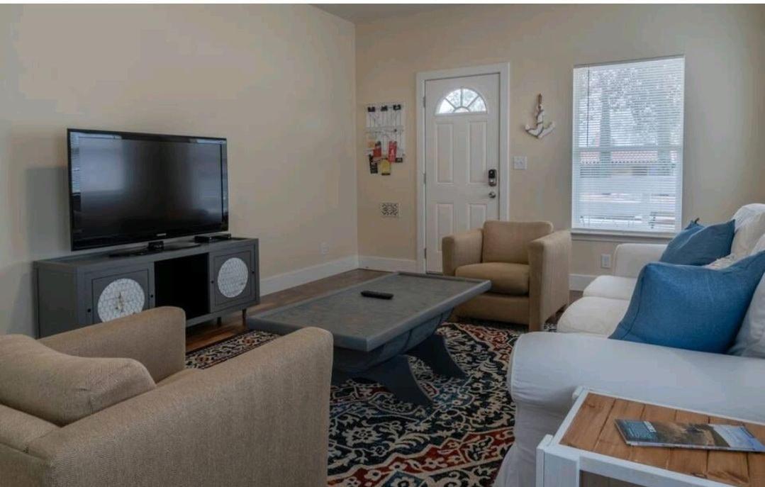 Walking Distance To Downtown 2bd 2ba house in Paso Robles