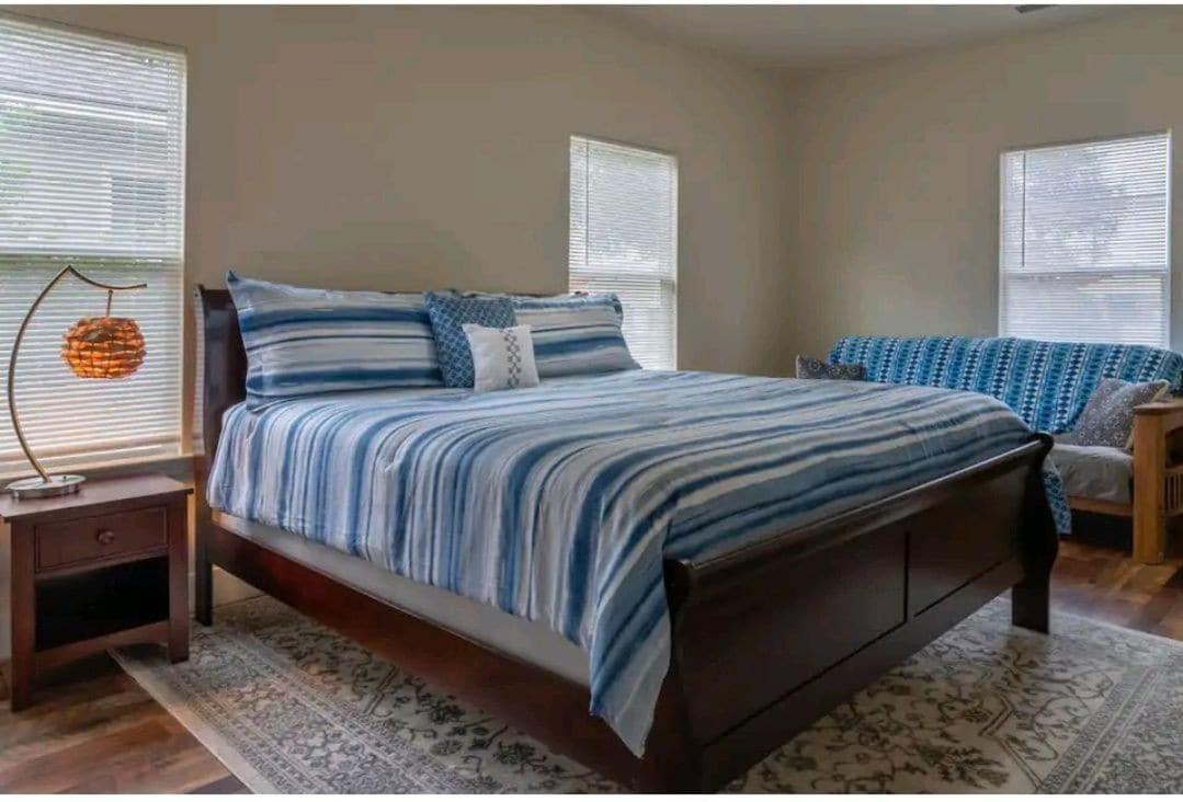 Walking Distance To Downtown 2bd 2ba house in Paso Robles
