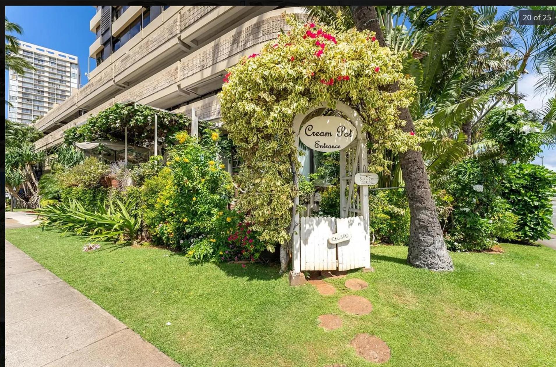 Waikiki Seaside Monarch Paradise Hotel Studio Near Waikiki - Mountain and City View - Full Kitchen