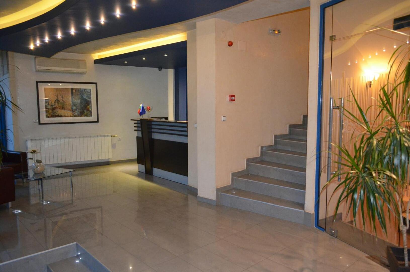 Riverside Family Hotel