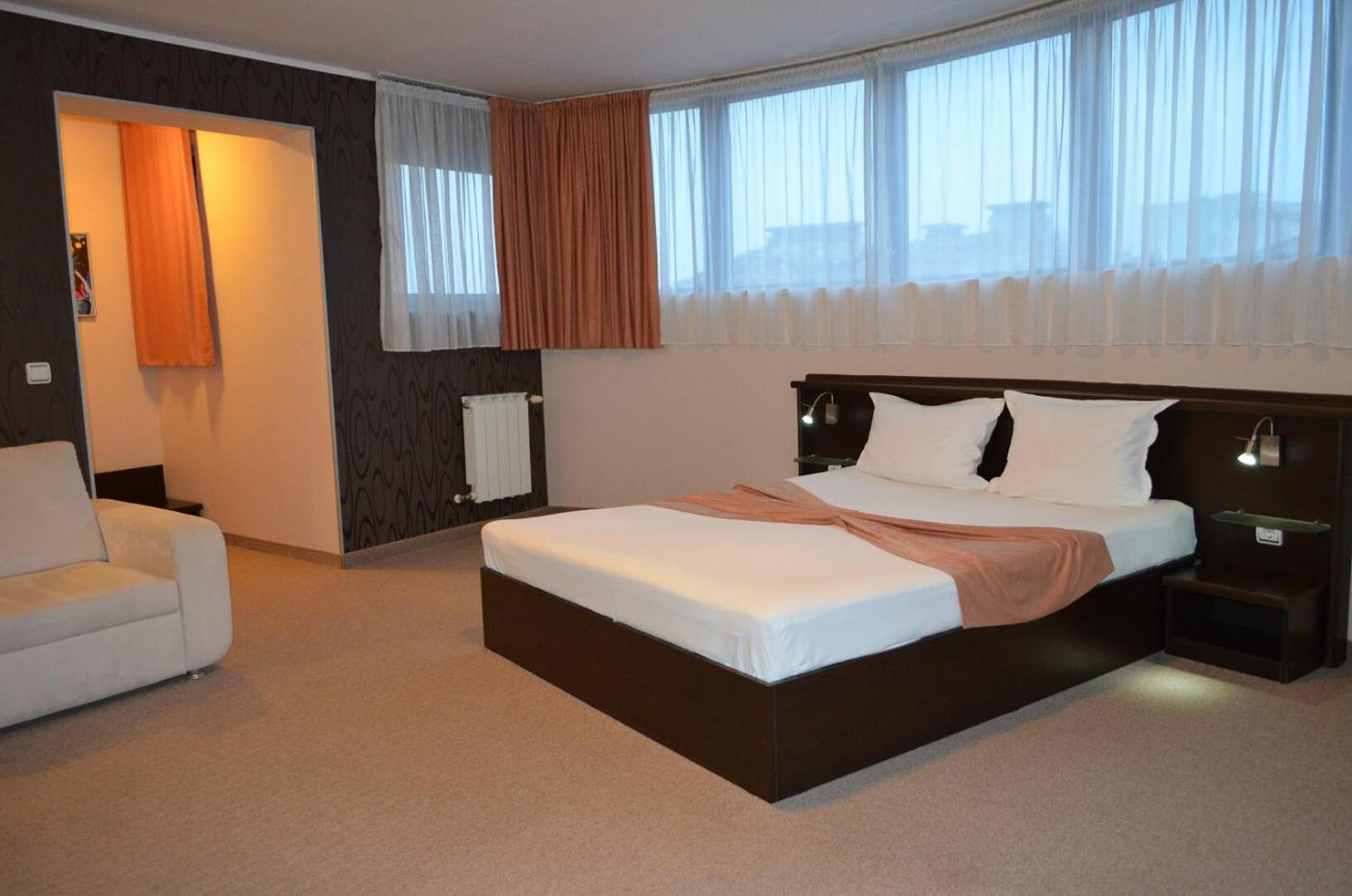 Riverside Family Hotel