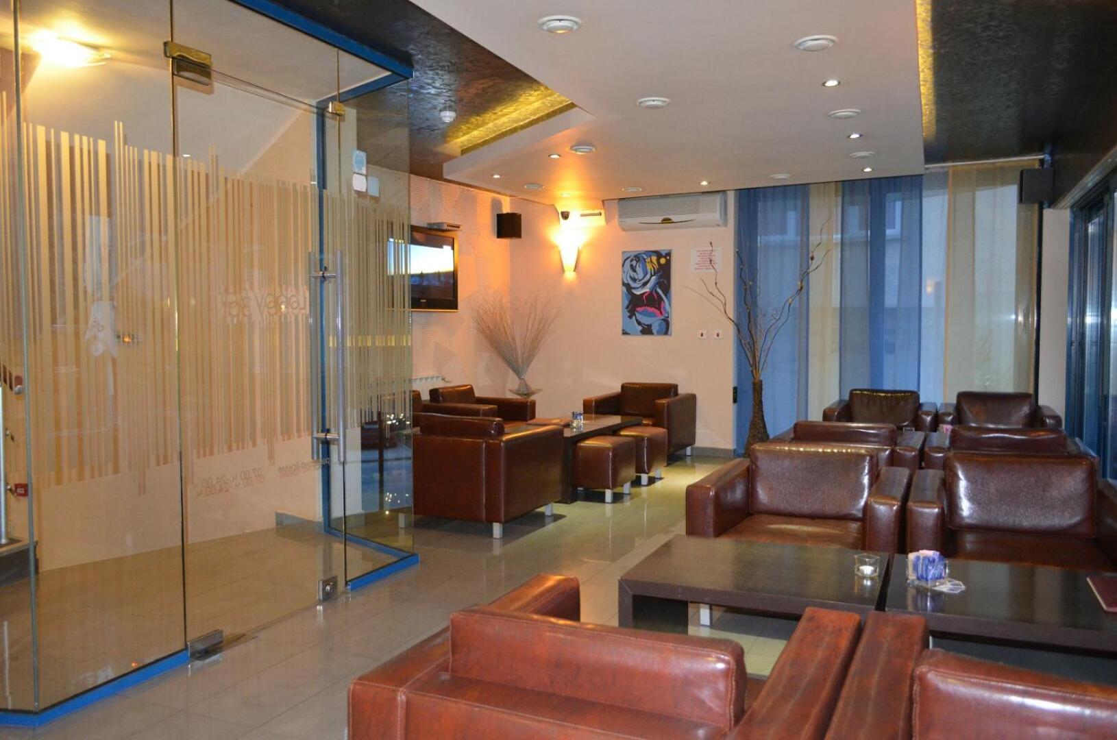 Riverside Family Hotel