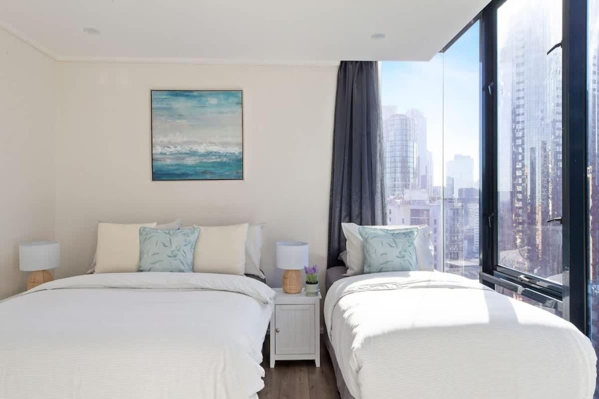 Spacious 3BR Near Crown Sleeps 10 Free Parking