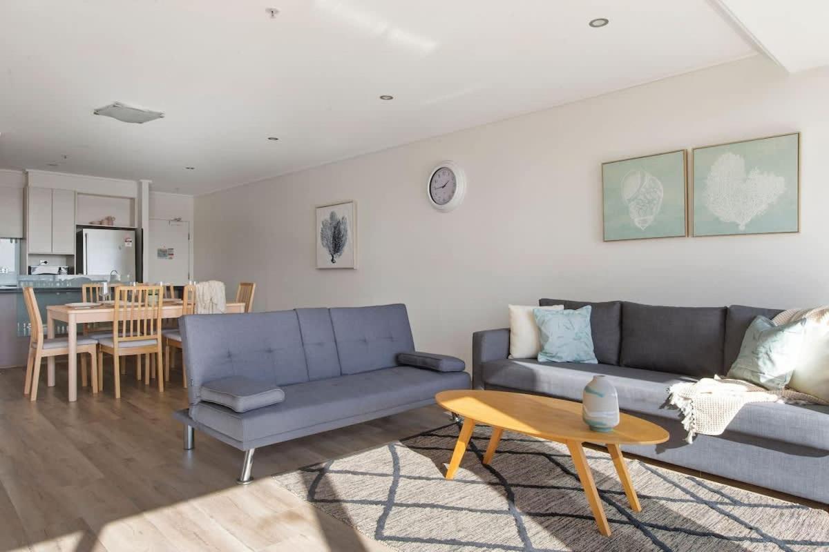 Spacious 3BR Near Crown Sleeps 10 Free Parking