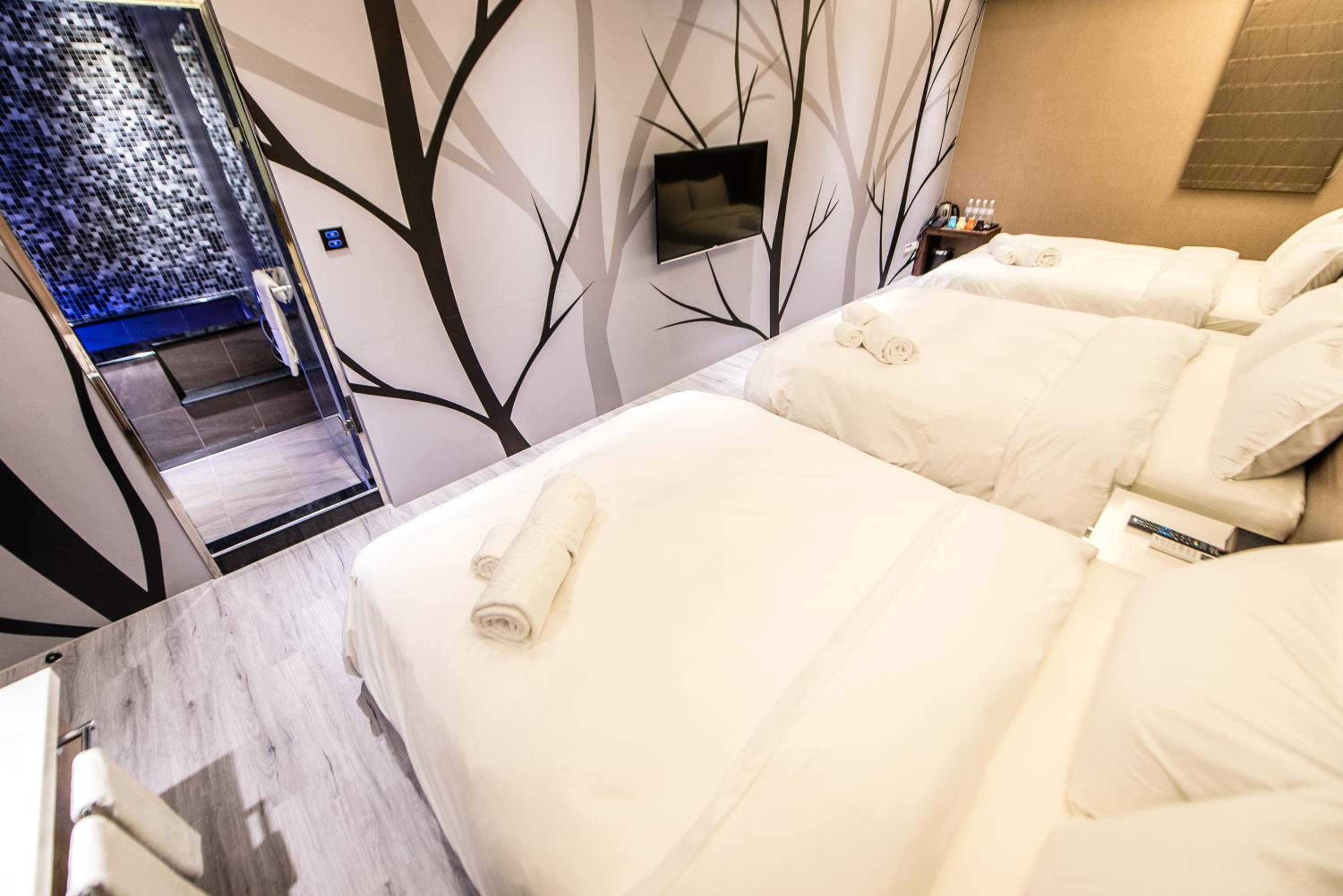 SIX FUKUN HOTEL
