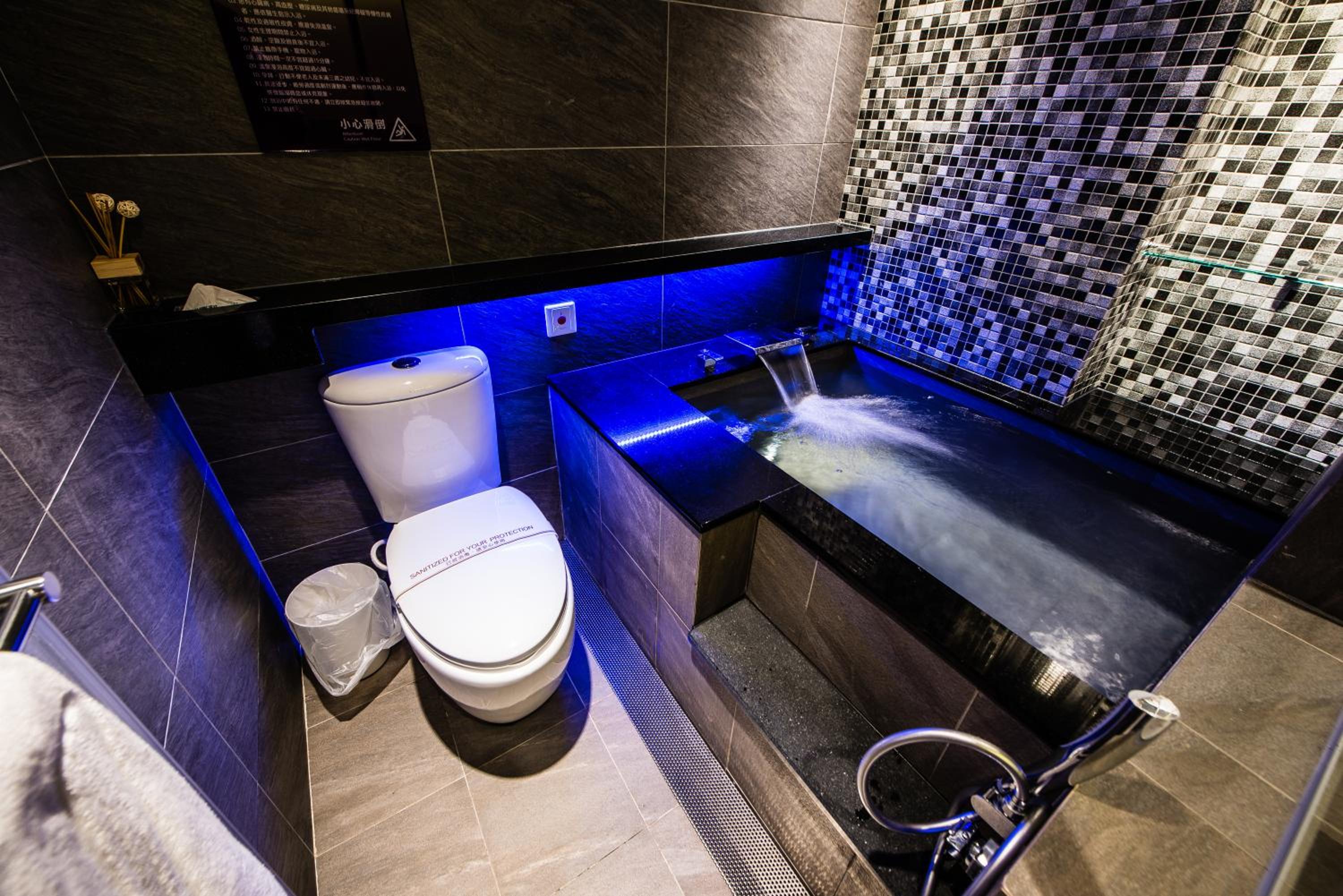 SIX FUKUN HOTEL