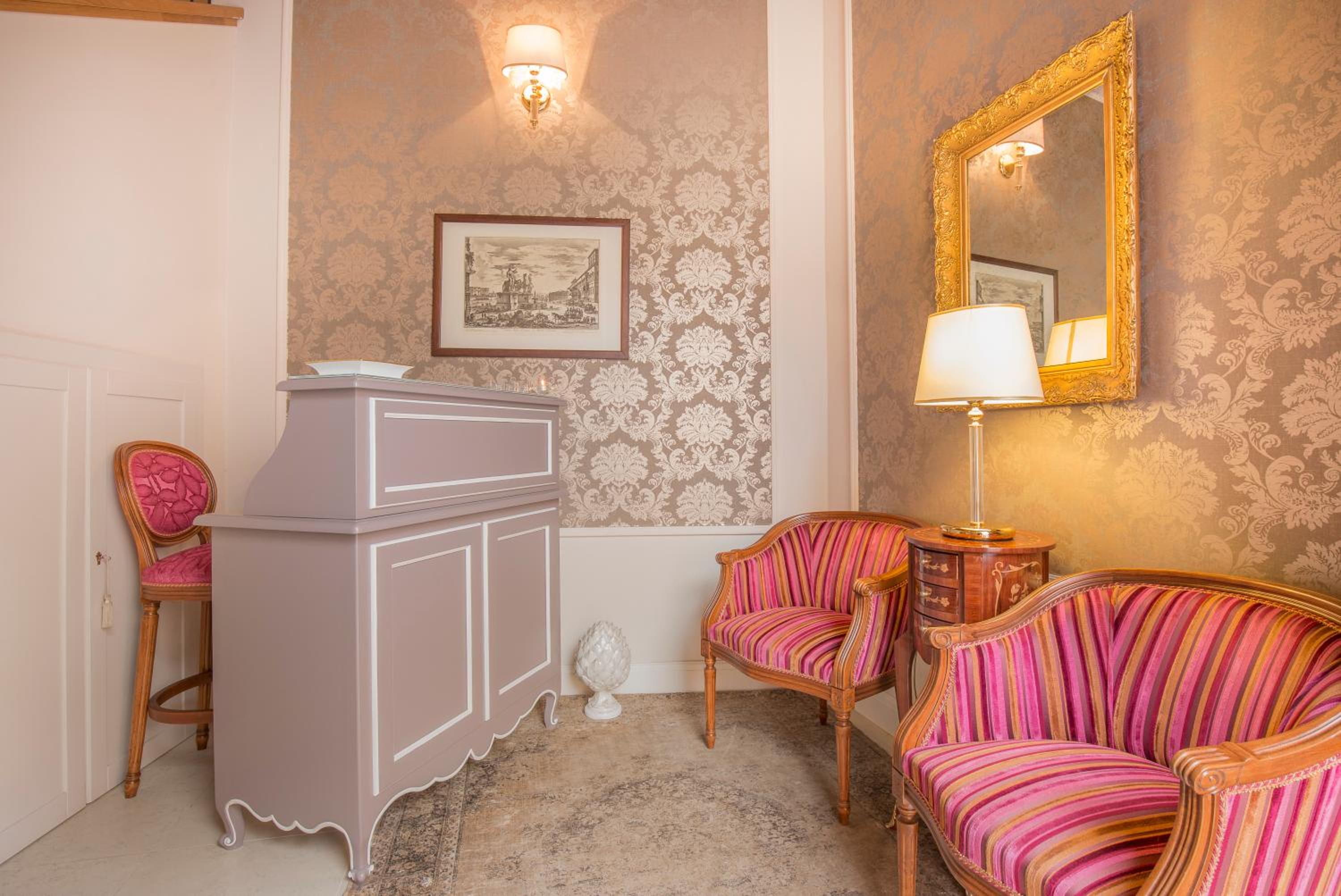 Lady Capulet Apartments