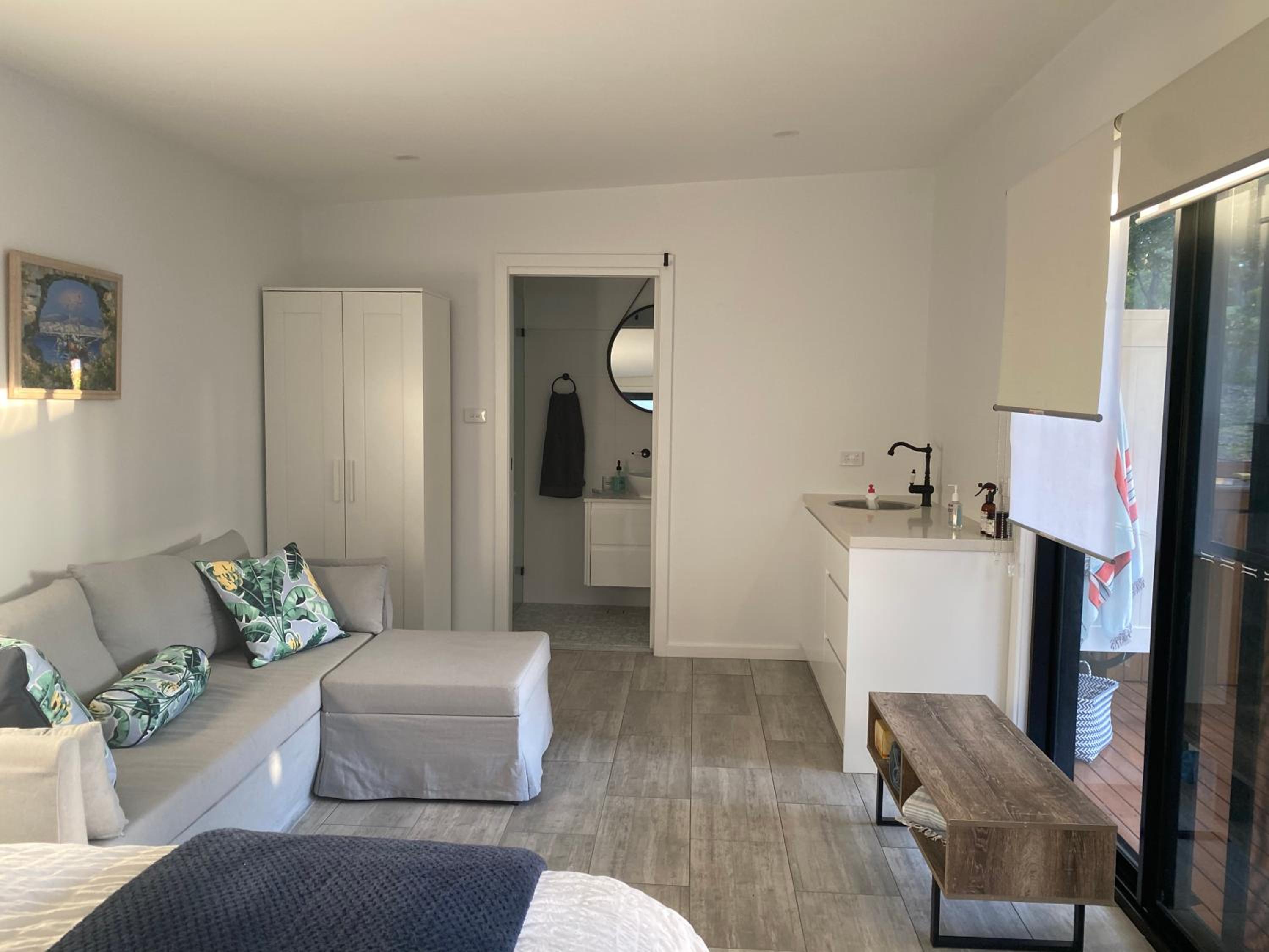 Golf Course & Beach Stay Self-Contained Guest House