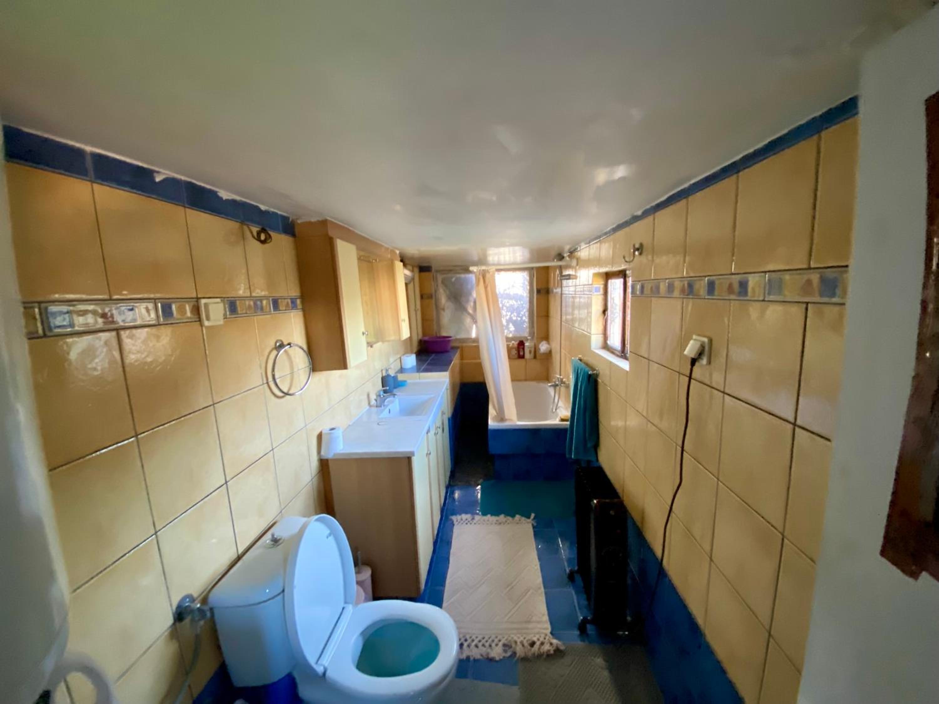 20 mins from city centre, rural house