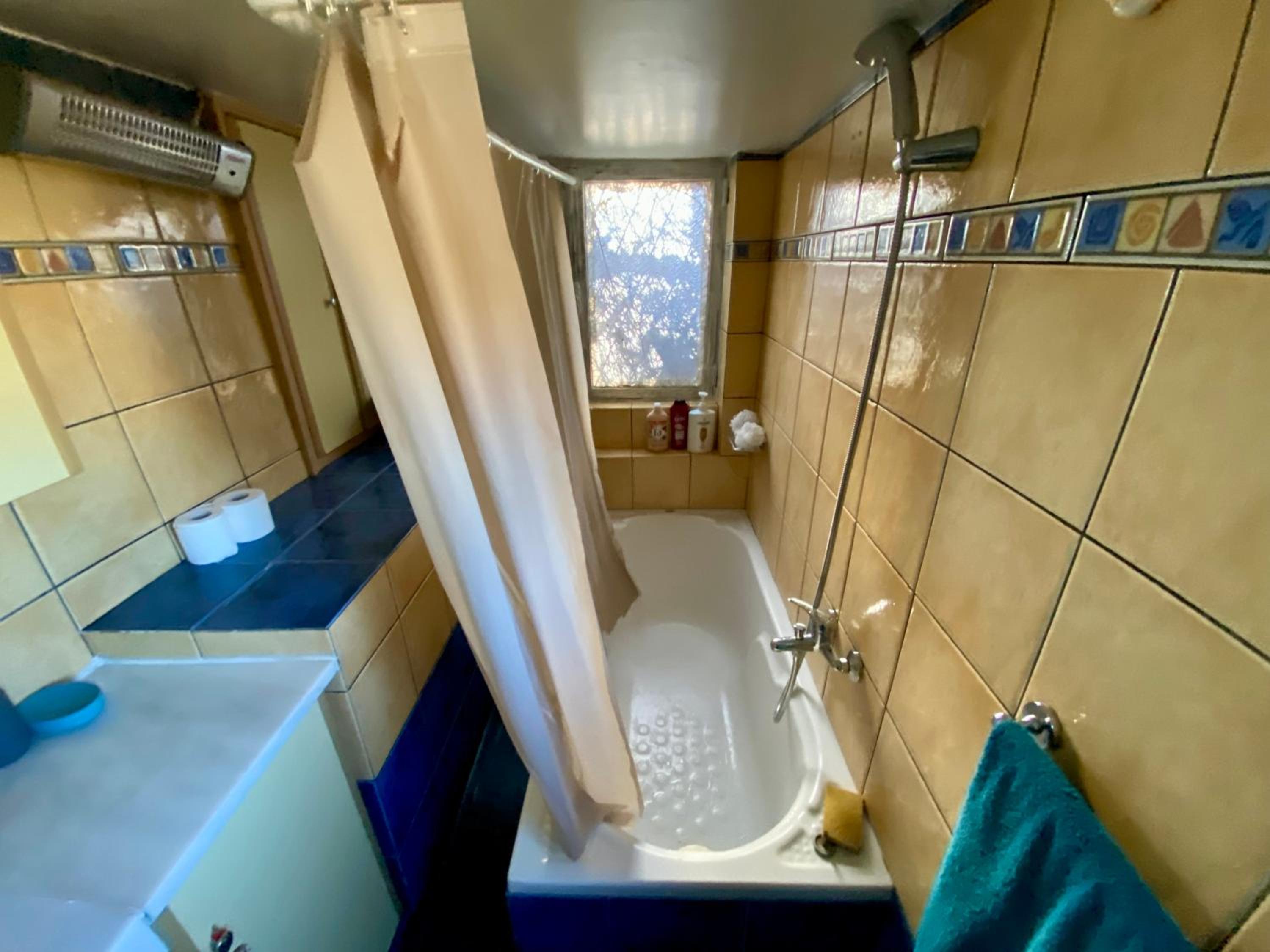 20 mins from city centre, rural house