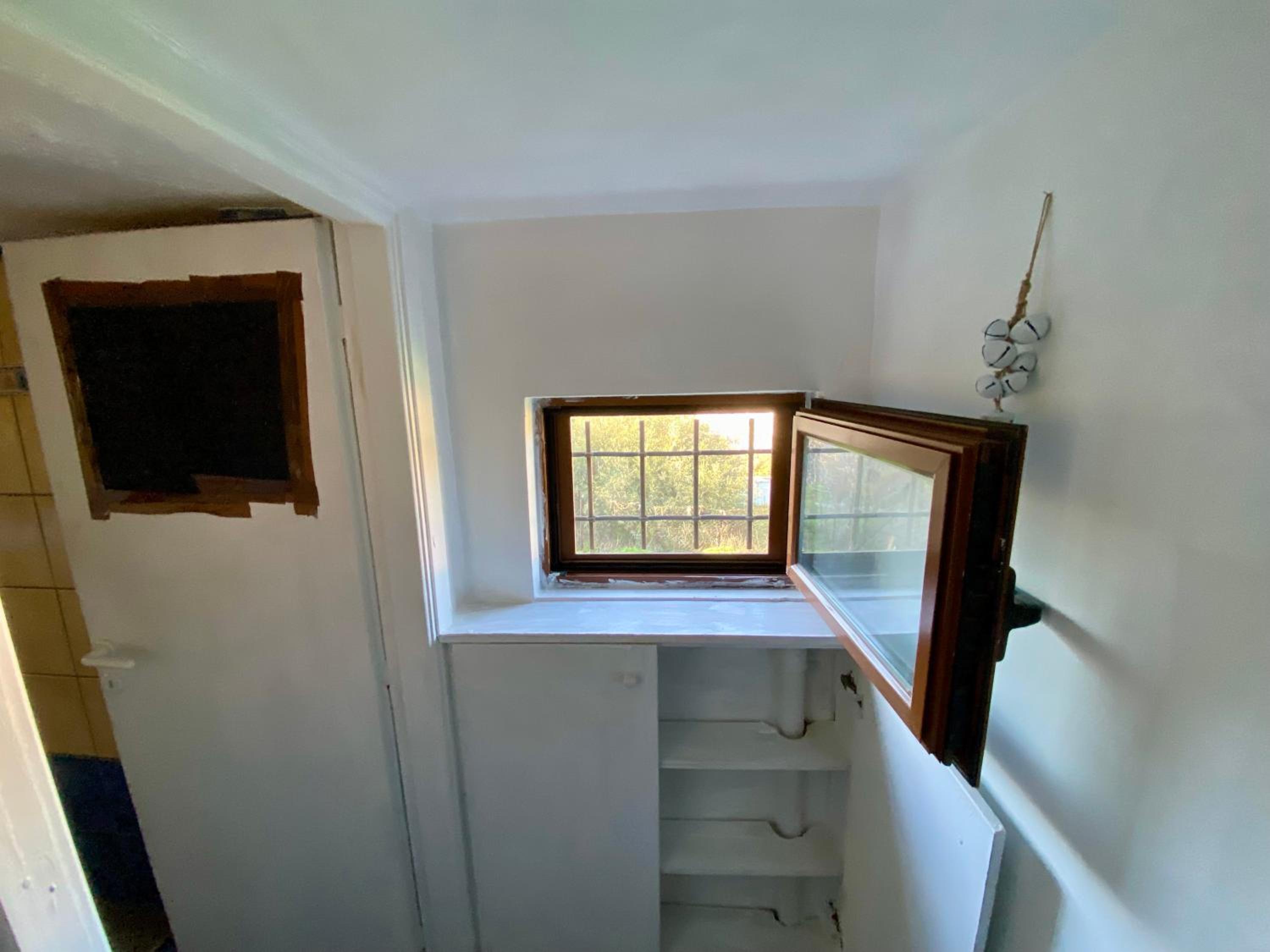 20 mins from city centre, rural house