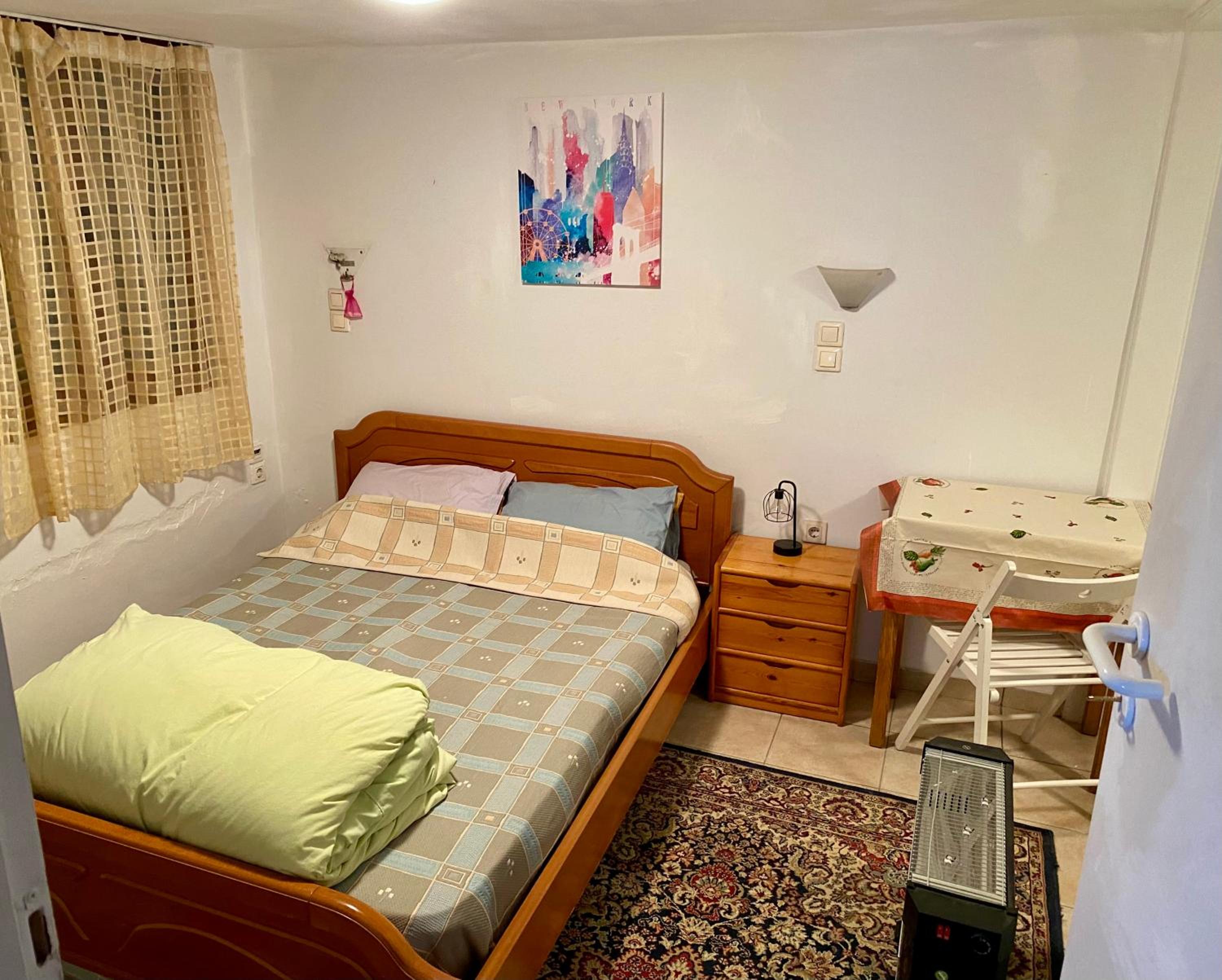 20 mins from city centre, rural house