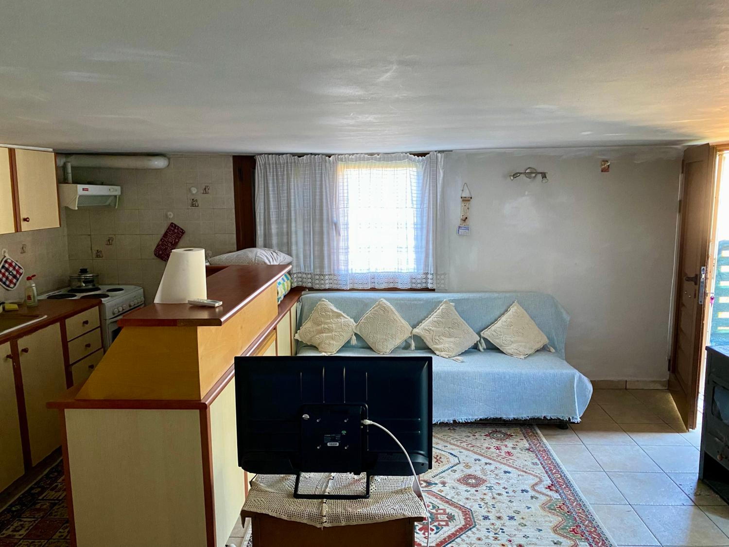 20 mins from city centre, rural house