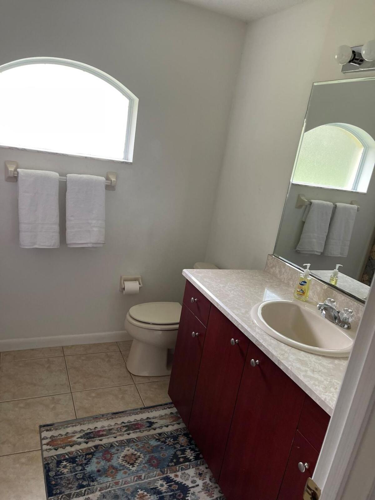 Cozy Private Home Close to the I95 Exit 284