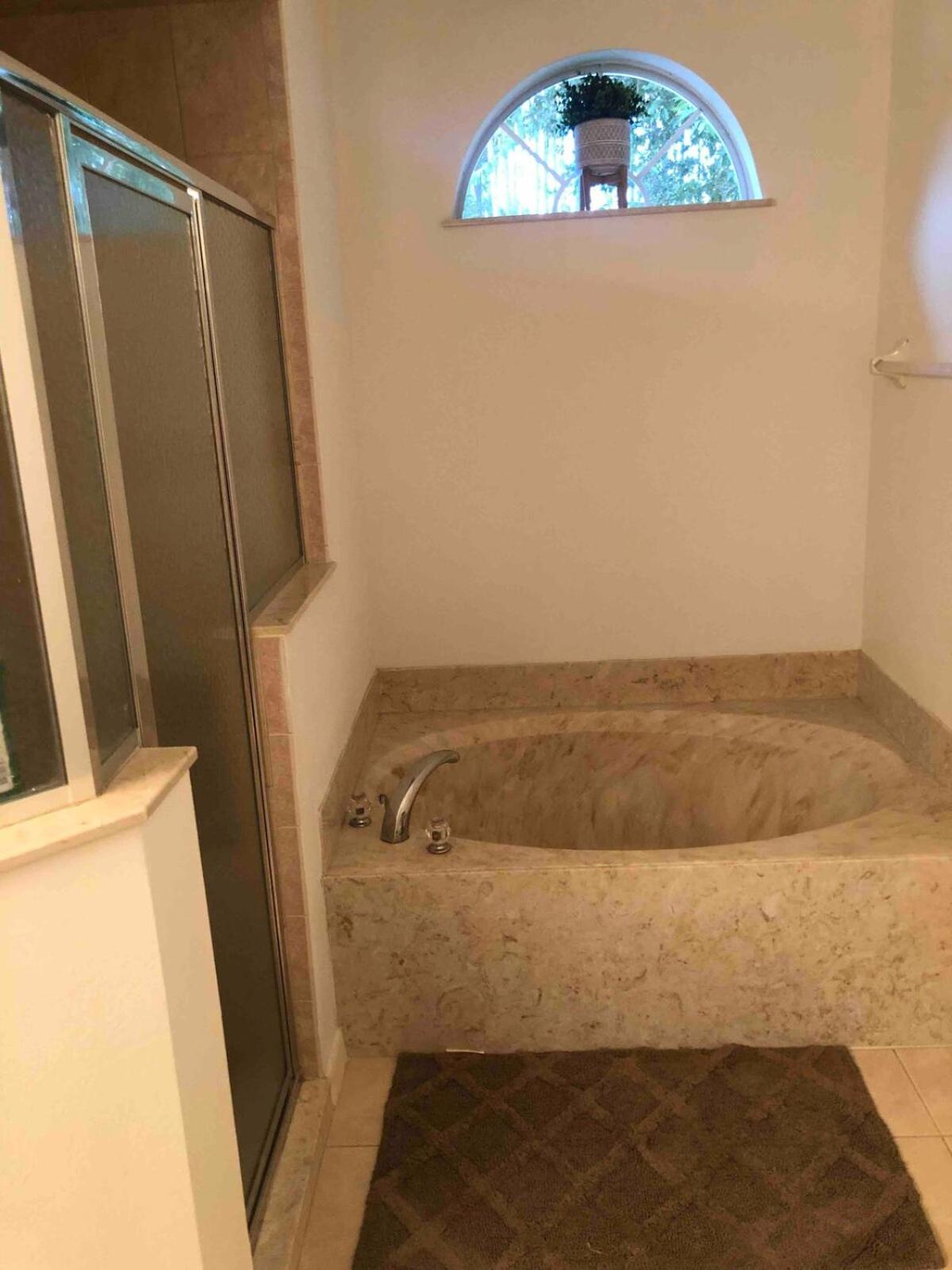 Cozy Private Home Close to the I95 Exit 284
