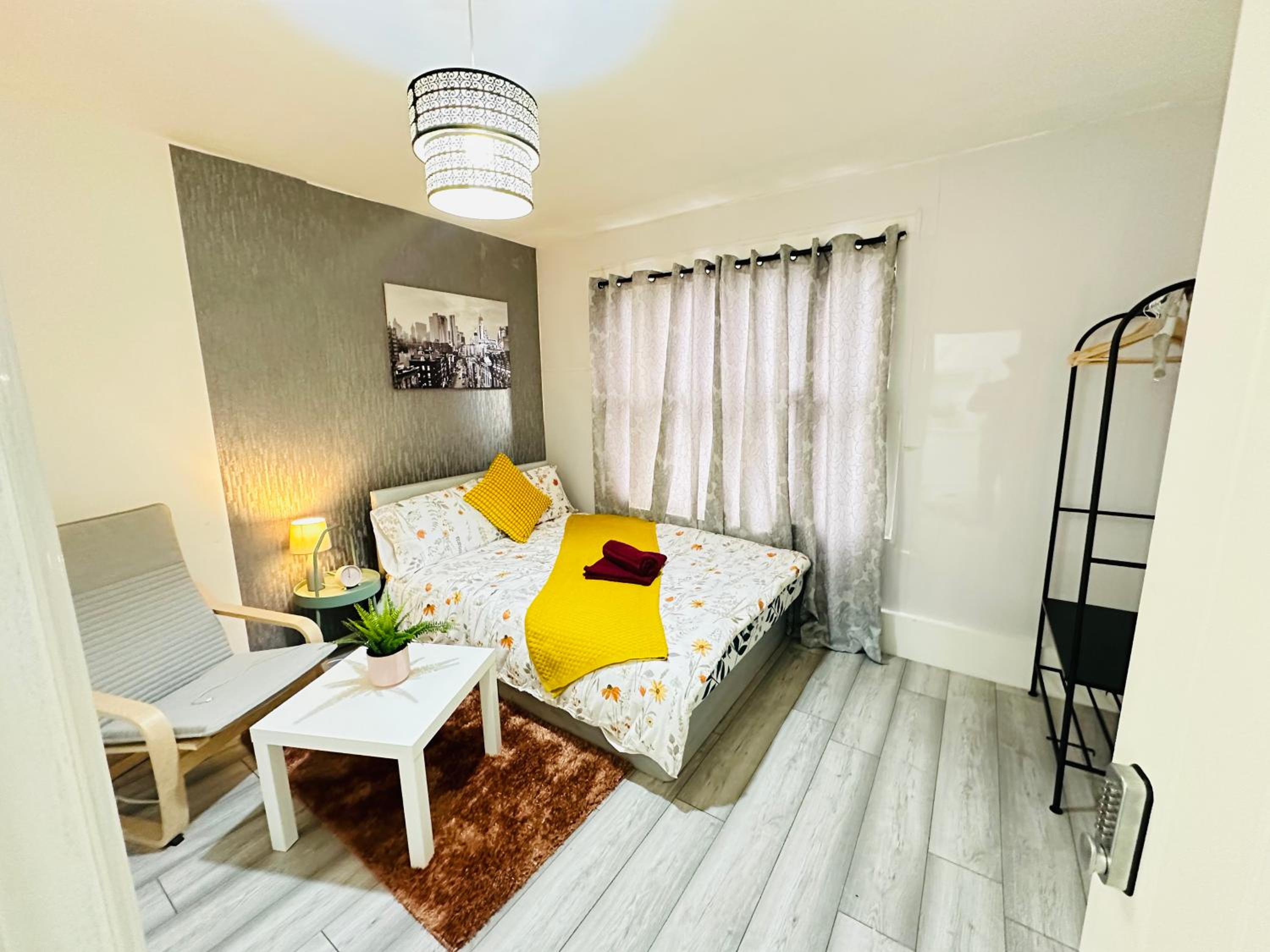 Flat in Aldgate East, London