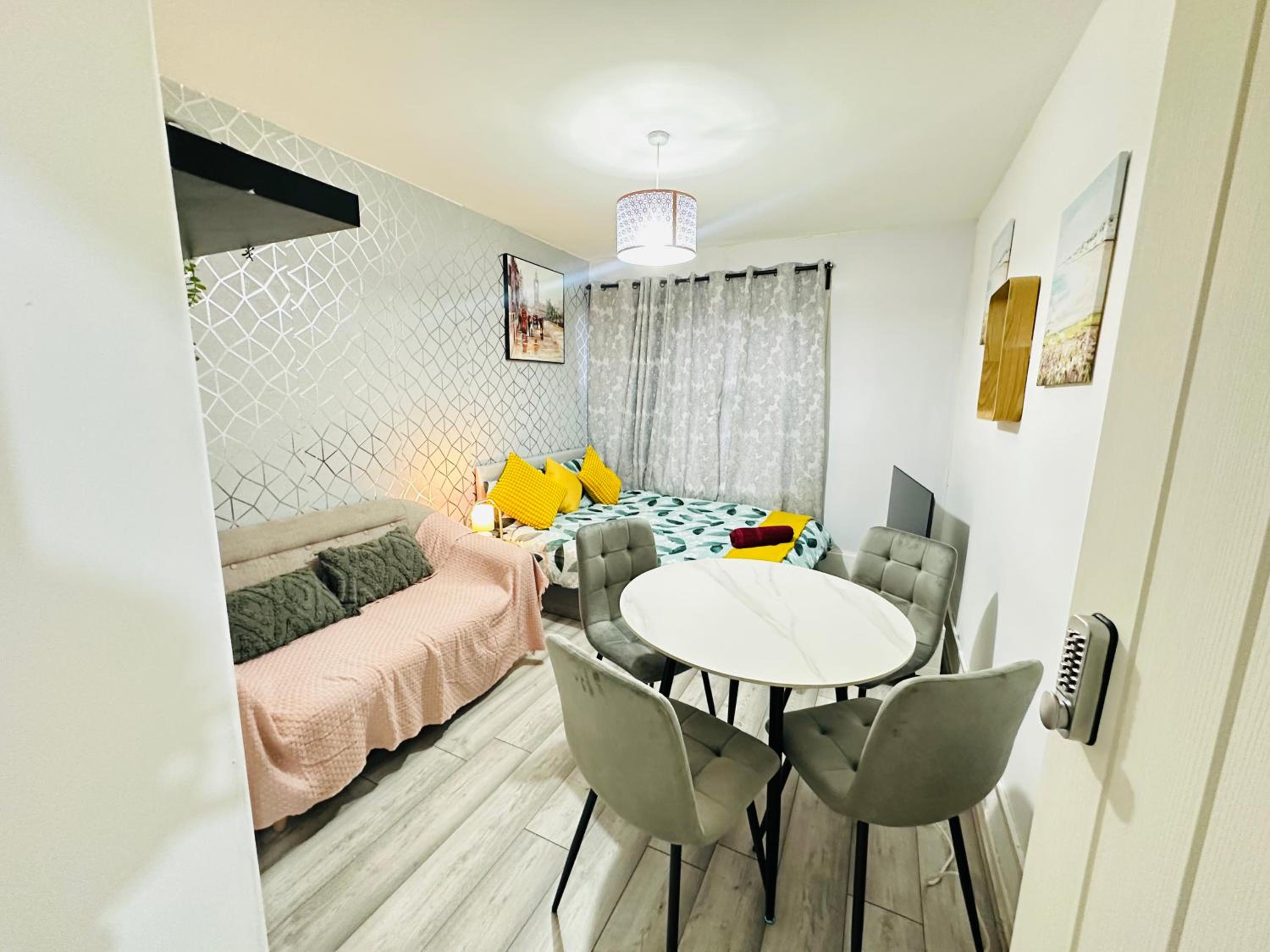 Flat in Aldgate East, London